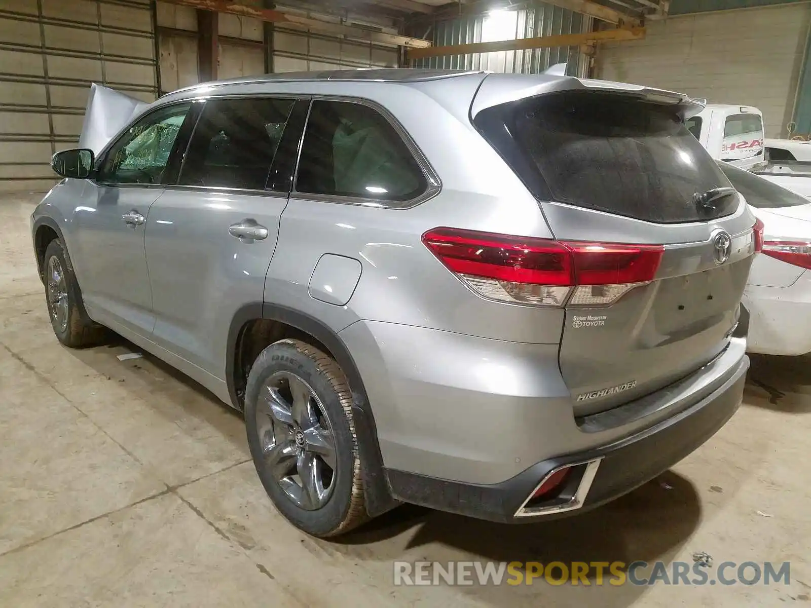 3 Photograph of a damaged car 5TDDZRFH1KS953986 TOYOTA HIGHLANDER 2019