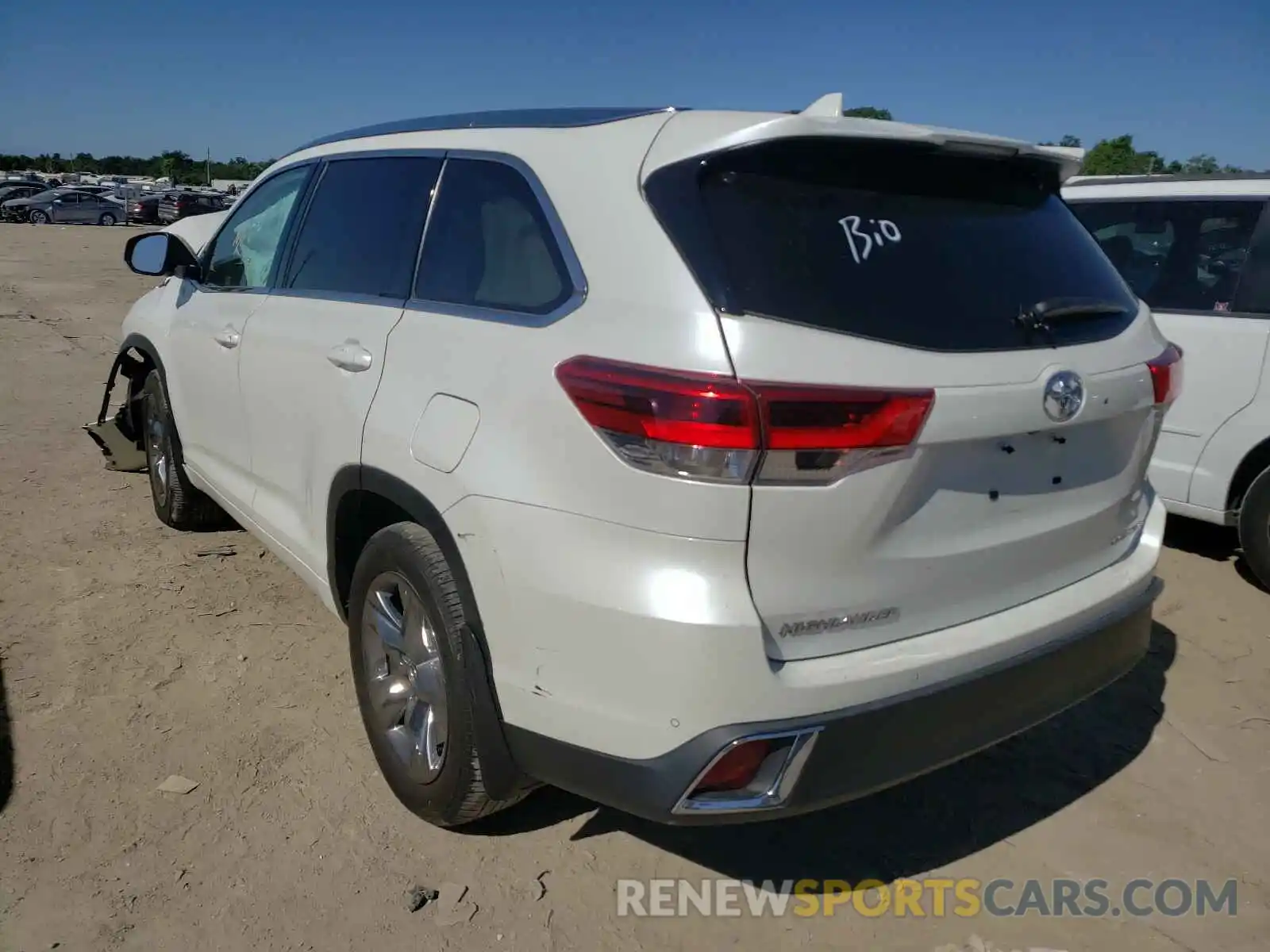 3 Photograph of a damaged car 5TDDZRFH1KS961134 TOYOTA HIGHLANDER 2019