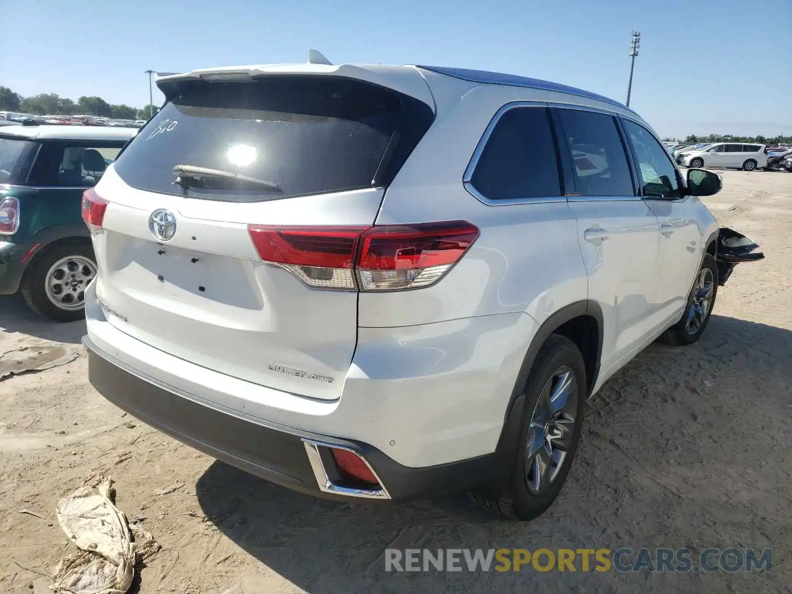 4 Photograph of a damaged car 5TDDZRFH1KS961134 TOYOTA HIGHLANDER 2019