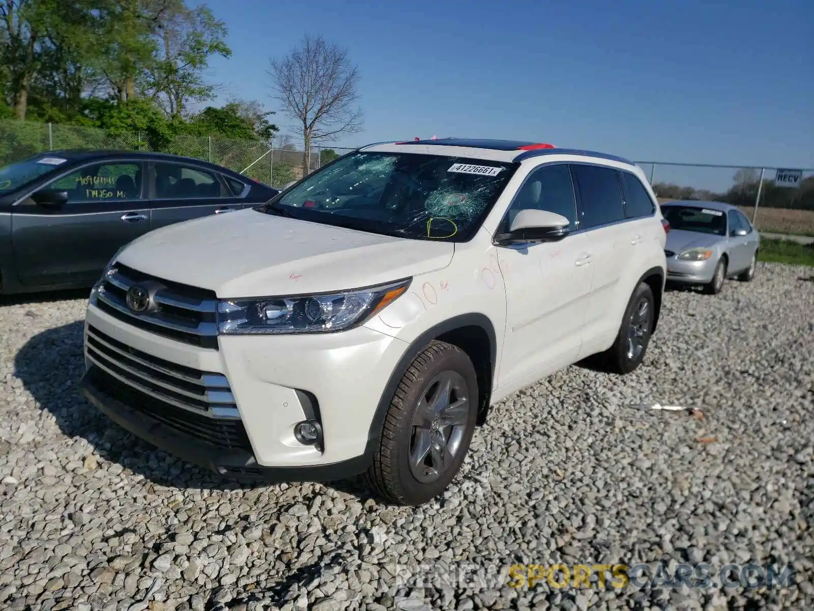 2 Photograph of a damaged car 5TDDZRFH1KS972876 TOYOTA HIGHLANDER 2019