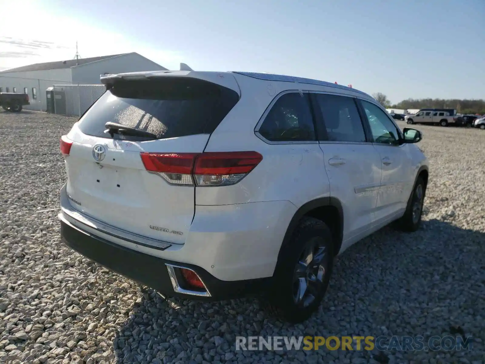 4 Photograph of a damaged car 5TDDZRFH1KS972876 TOYOTA HIGHLANDER 2019