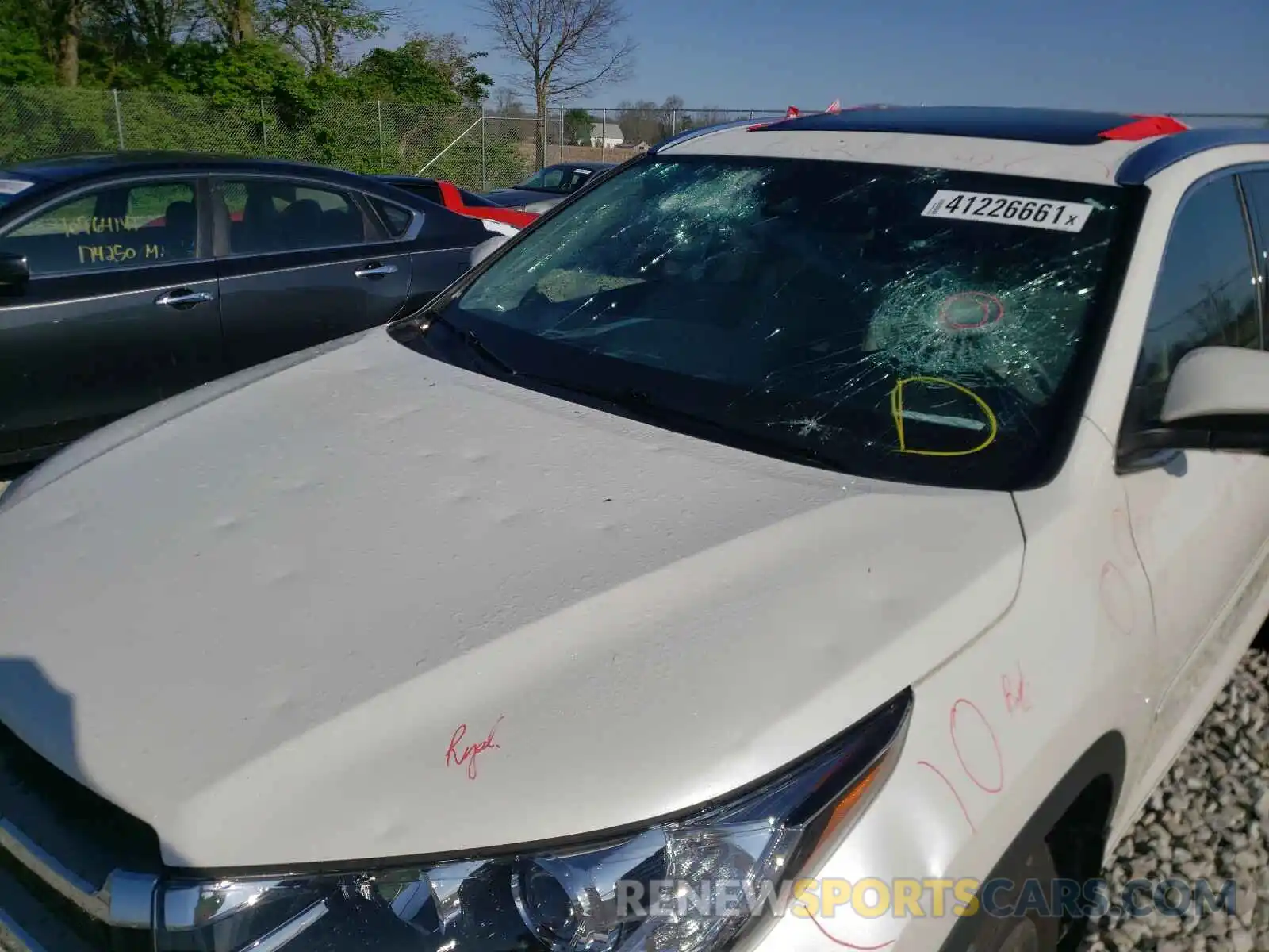 9 Photograph of a damaged car 5TDDZRFH1KS972876 TOYOTA HIGHLANDER 2019