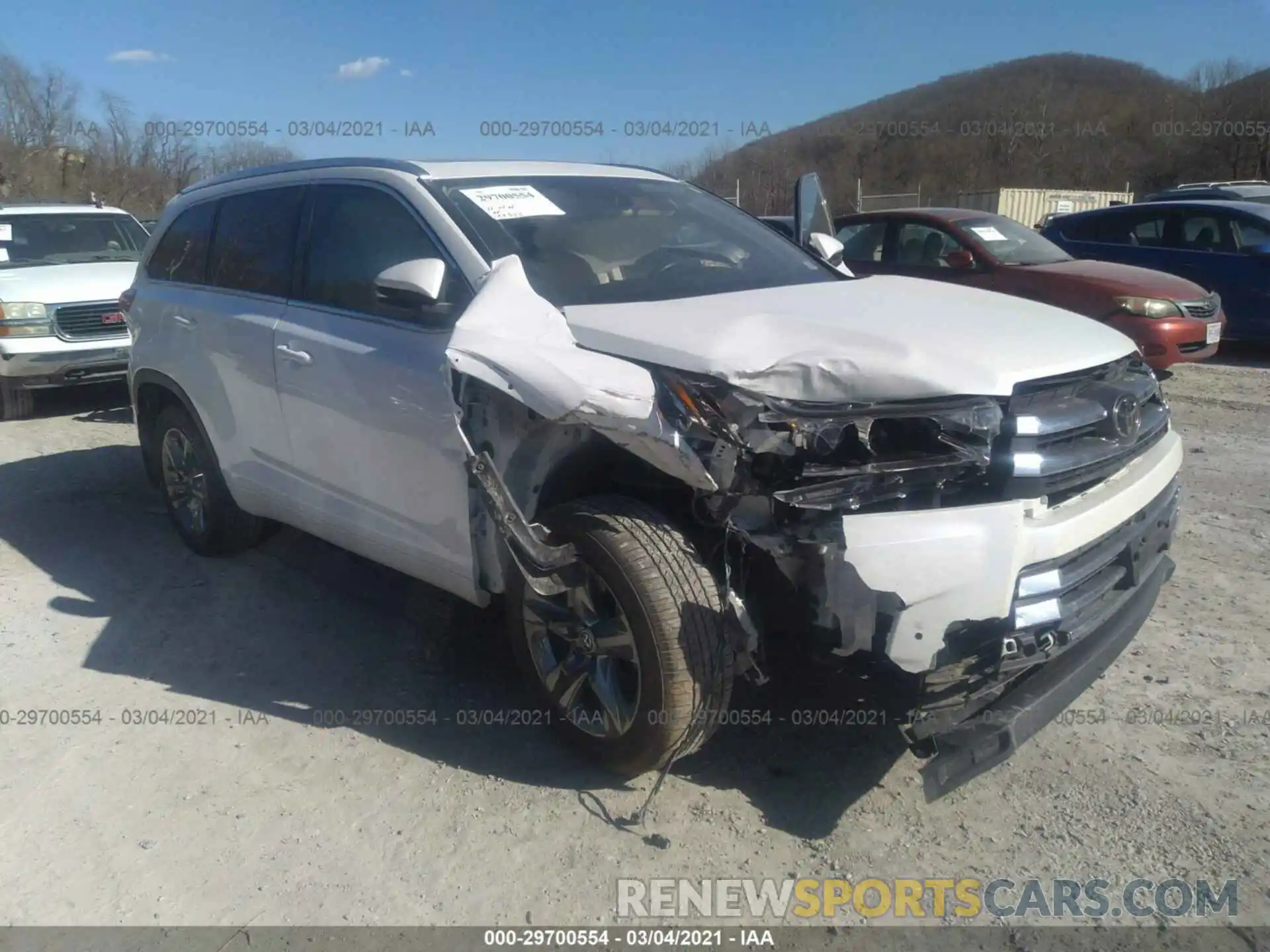 1 Photograph of a damaged car 5TDDZRFH1KS986891 TOYOTA HIGHLANDER 2019