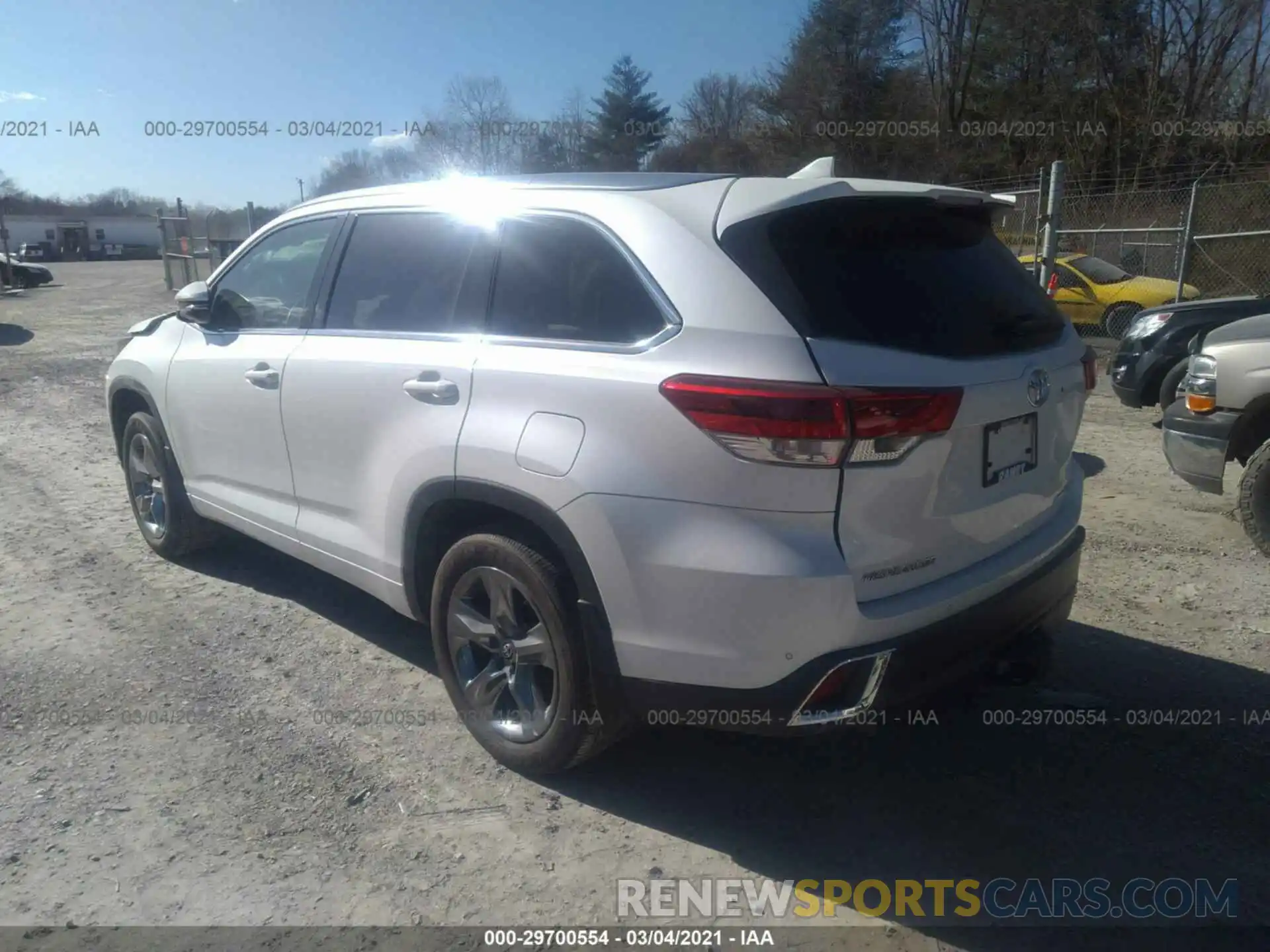 3 Photograph of a damaged car 5TDDZRFH1KS986891 TOYOTA HIGHLANDER 2019