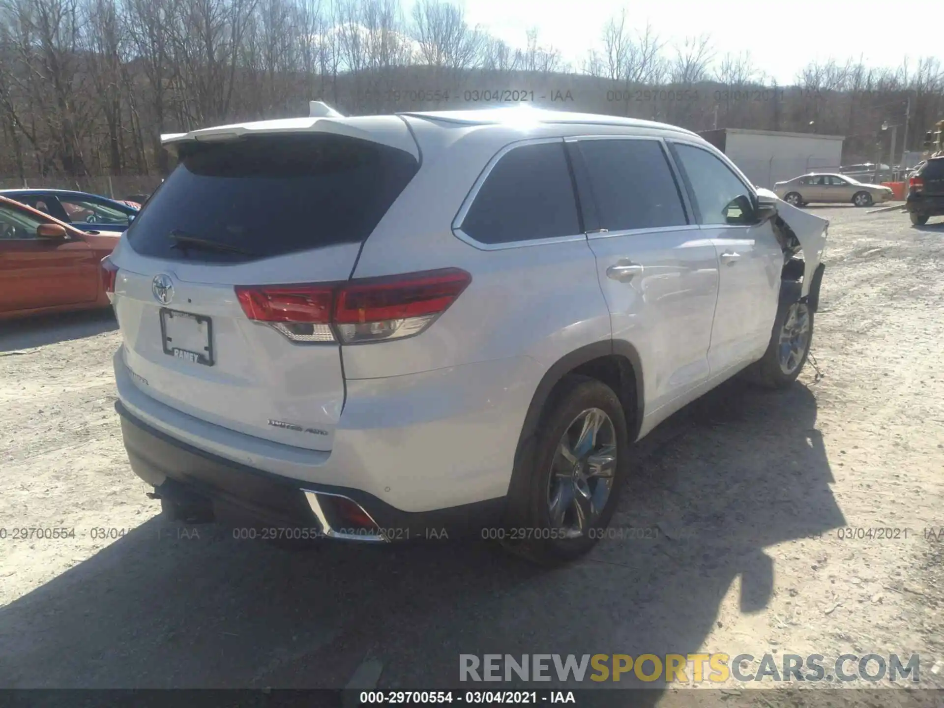 4 Photograph of a damaged car 5TDDZRFH1KS986891 TOYOTA HIGHLANDER 2019