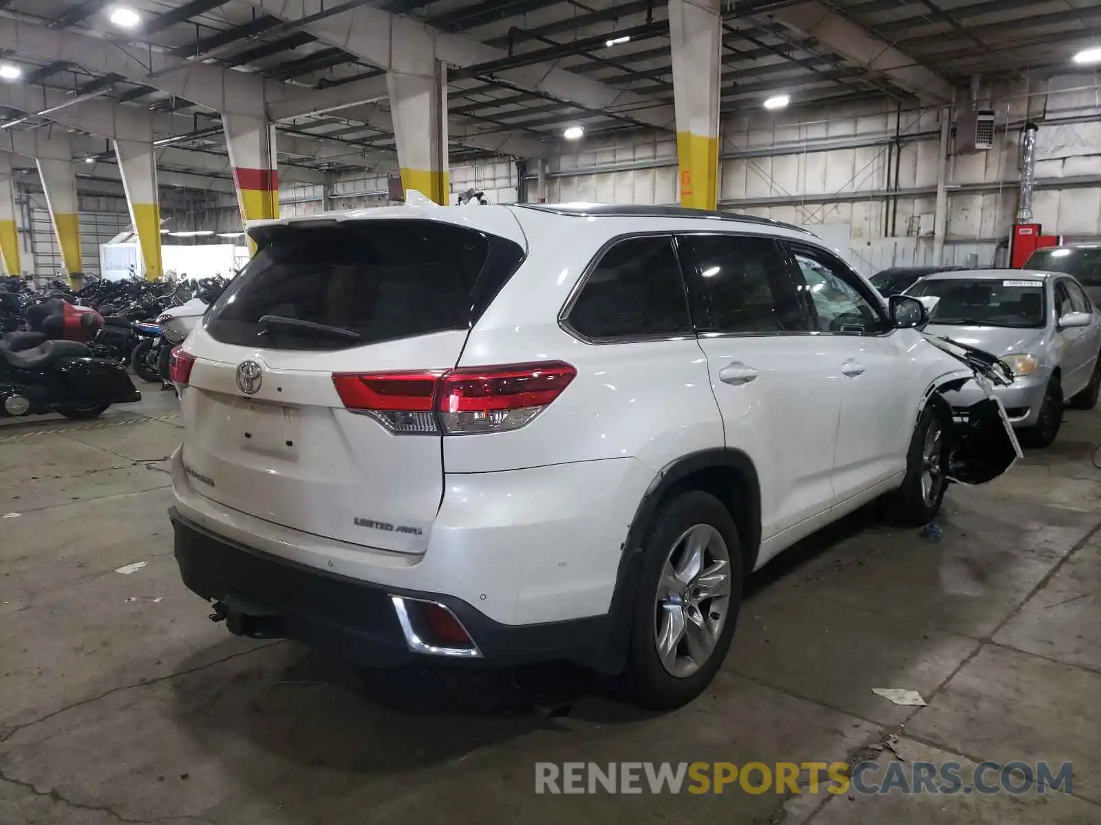 4 Photograph of a damaged car 5TDDZRFH1KS989354 TOYOTA HIGHLANDER 2019