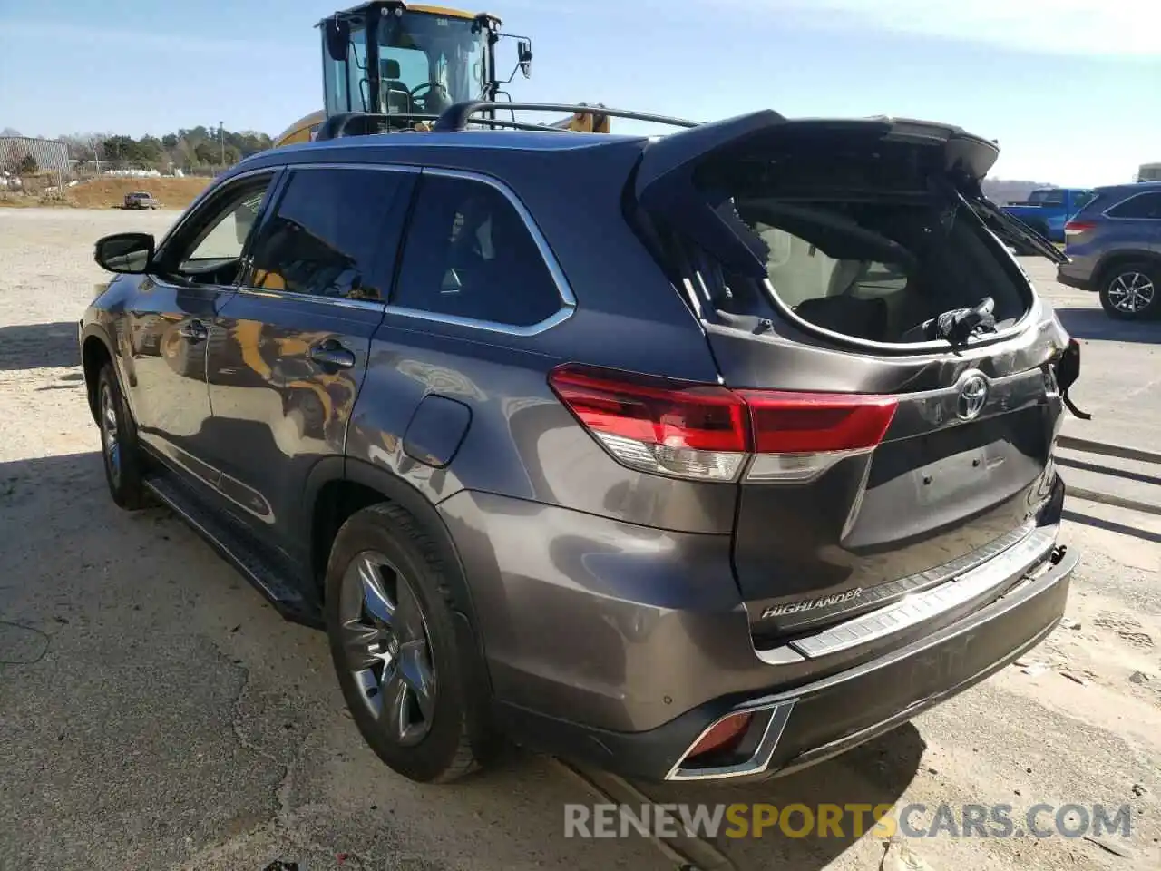 3 Photograph of a damaged car 5TDDZRFH1KS989905 TOYOTA HIGHLANDER 2019