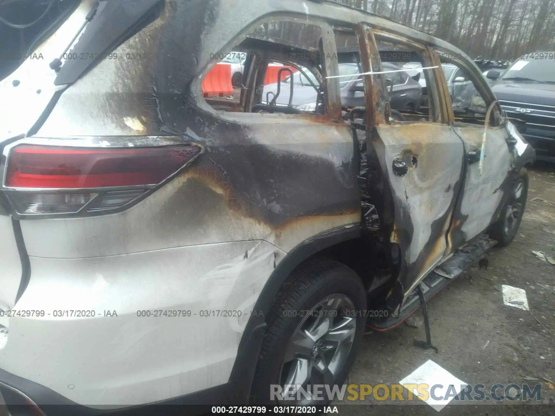 4 Photograph of a damaged car 5TDDZRFH1KS998314 TOYOTA HIGHLANDER 2019