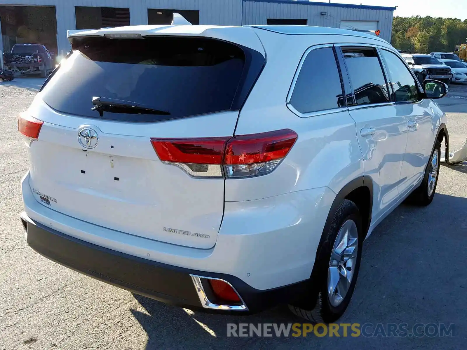 2 Photograph of a damaged car 5TDDZRFH2KS700711 TOYOTA HIGHLANDER 2019