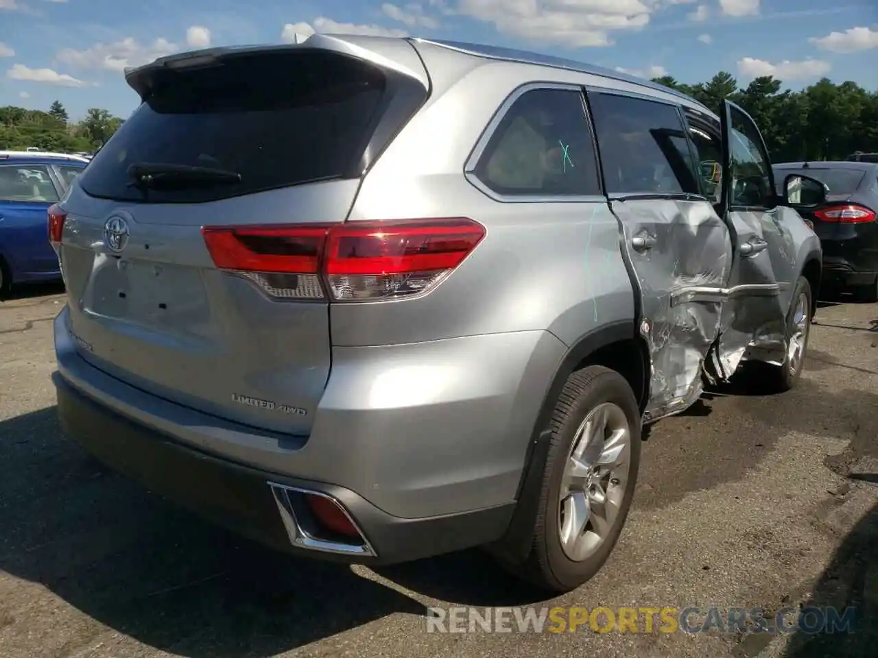 4 Photograph of a damaged car 5TDDZRFH2KS705357 TOYOTA HIGHLANDER 2019