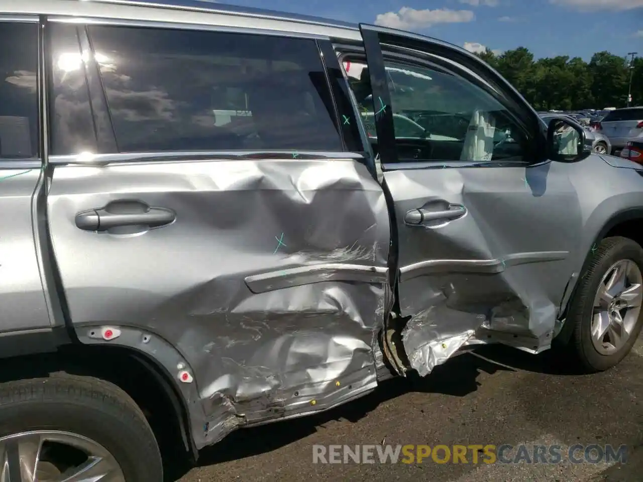 9 Photograph of a damaged car 5TDDZRFH2KS705357 TOYOTA HIGHLANDER 2019