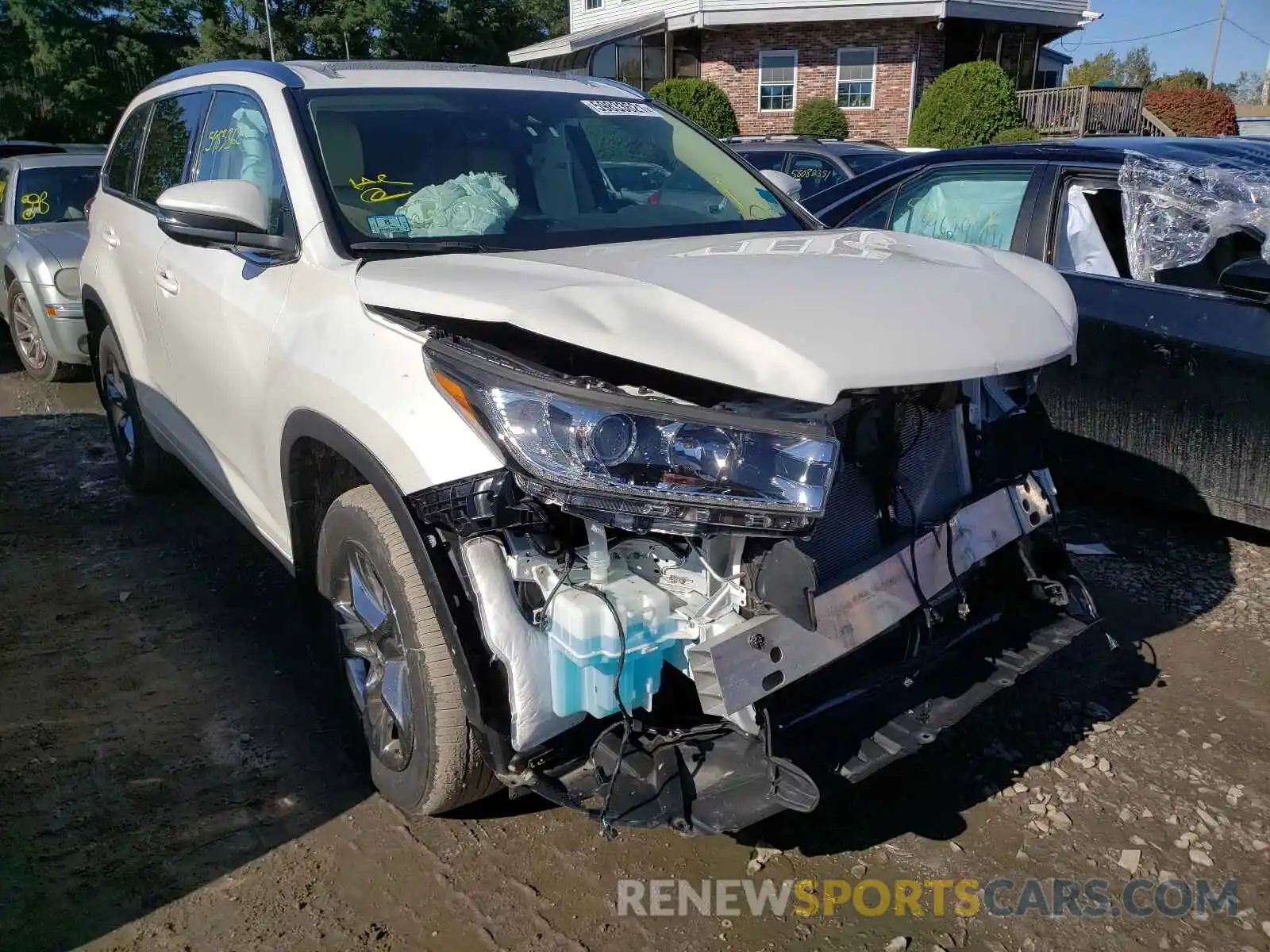 1 Photograph of a damaged car 5TDDZRFH2KS705455 TOYOTA HIGHLANDER 2019