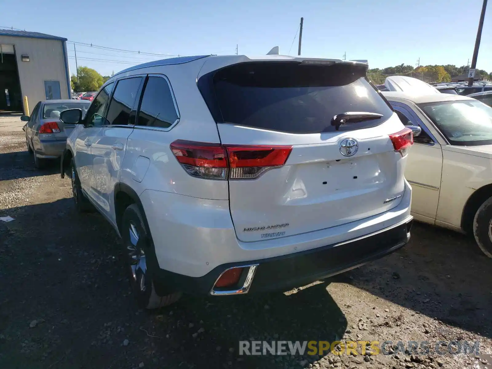 3 Photograph of a damaged car 5TDDZRFH2KS705455 TOYOTA HIGHLANDER 2019