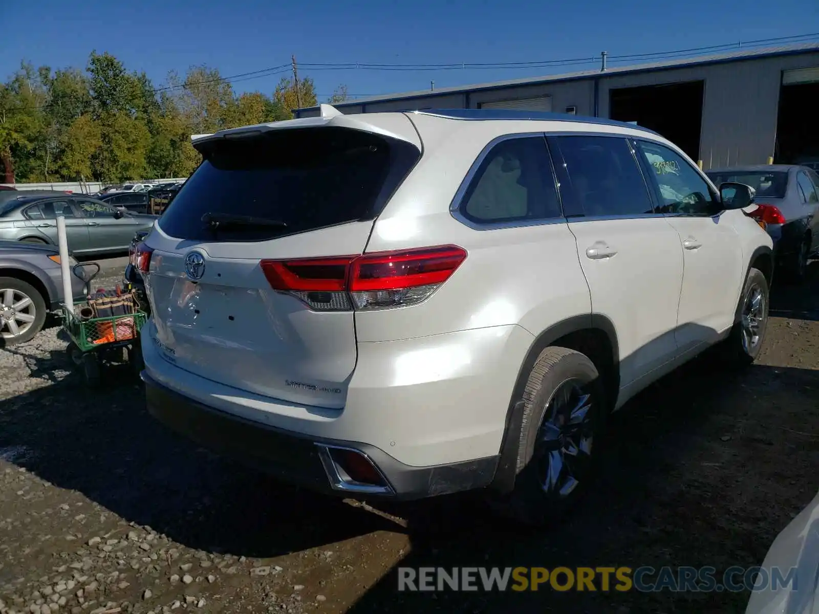 4 Photograph of a damaged car 5TDDZRFH2KS705455 TOYOTA HIGHLANDER 2019