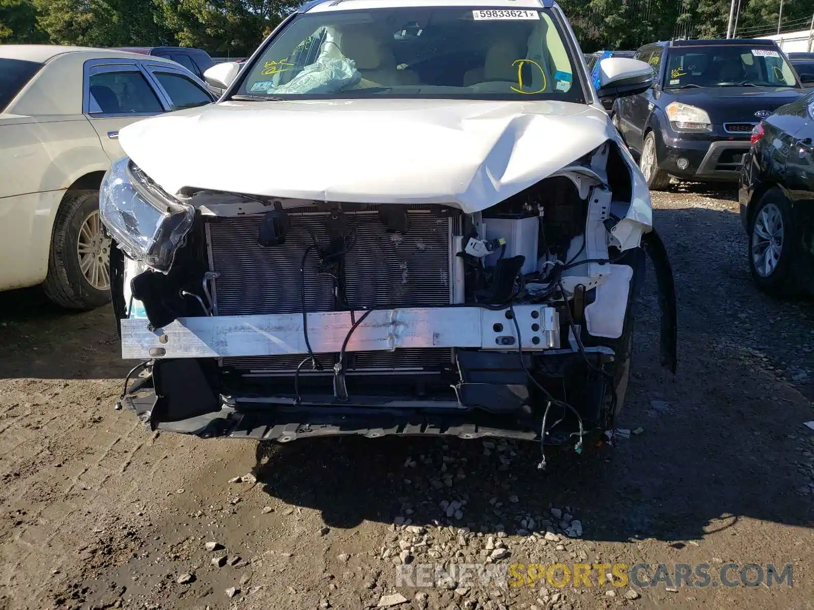 9 Photograph of a damaged car 5TDDZRFH2KS705455 TOYOTA HIGHLANDER 2019