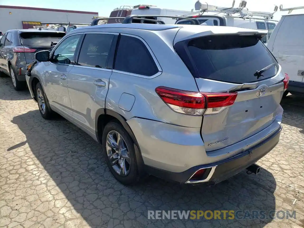 3 Photograph of a damaged car 5TDDZRFH2KS707528 TOYOTA HIGHLANDER 2019