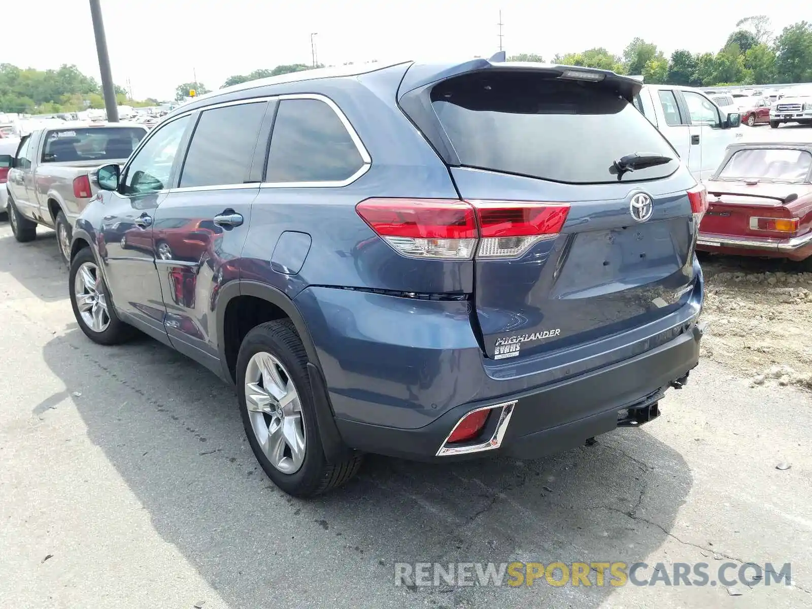 3 Photograph of a damaged car 5TDDZRFH2KS710672 TOYOTA HIGHLANDER 2019