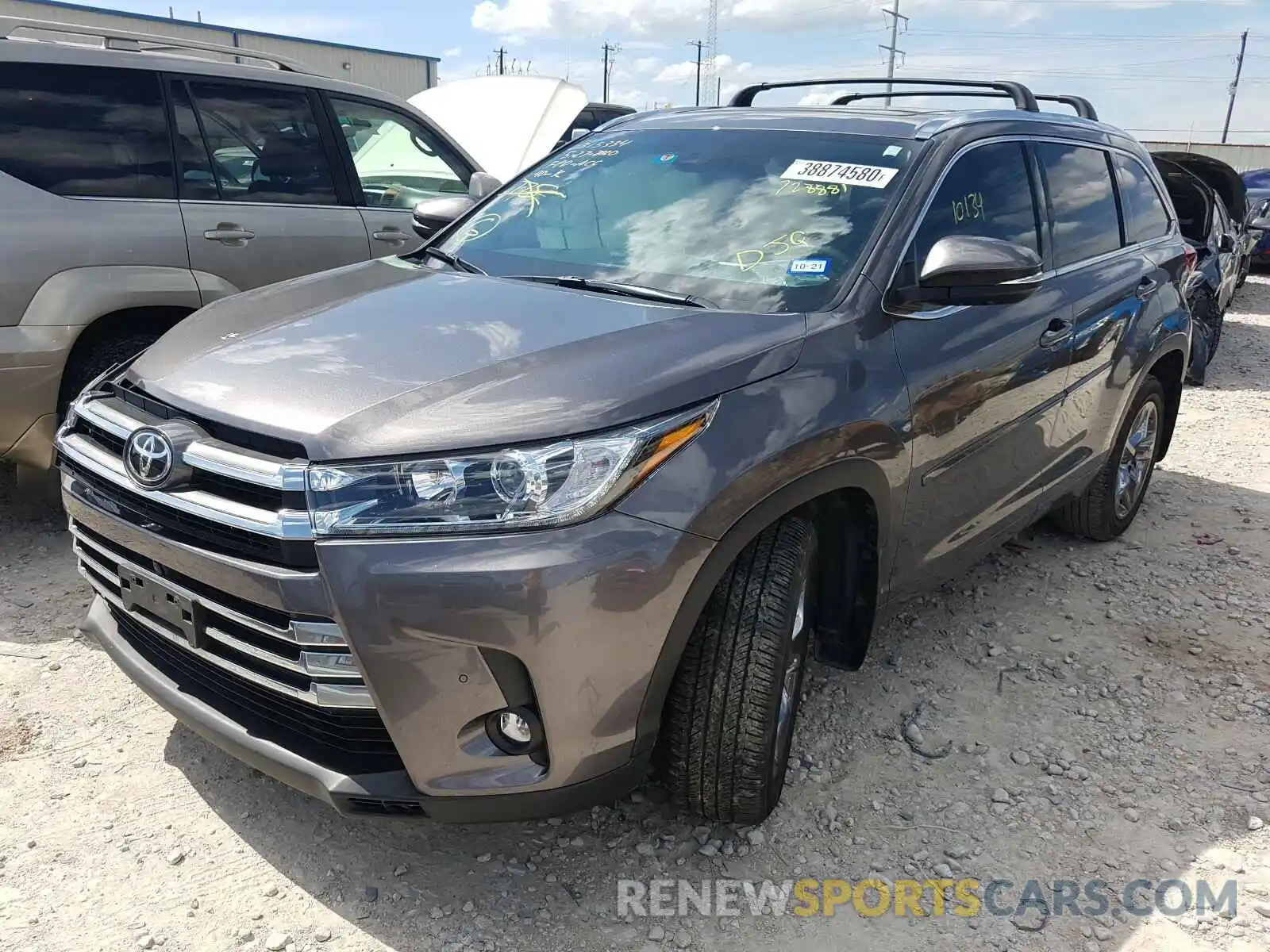 2 Photograph of a damaged car 5TDDZRFH2KS728881 TOYOTA HIGHLANDER 2019