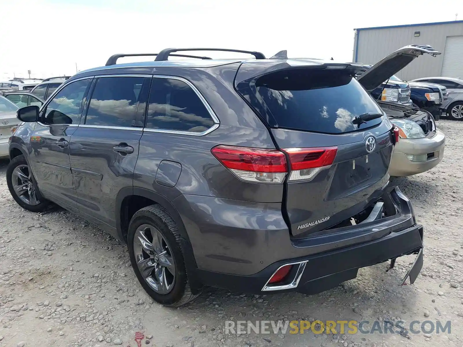 3 Photograph of a damaged car 5TDDZRFH2KS728881 TOYOTA HIGHLANDER 2019