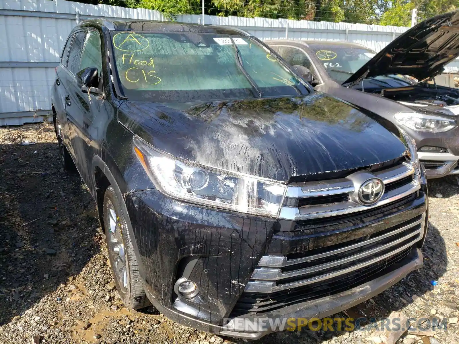 1 Photograph of a damaged car 5TDDZRFH2KS737774 TOYOTA HIGHLANDER 2019