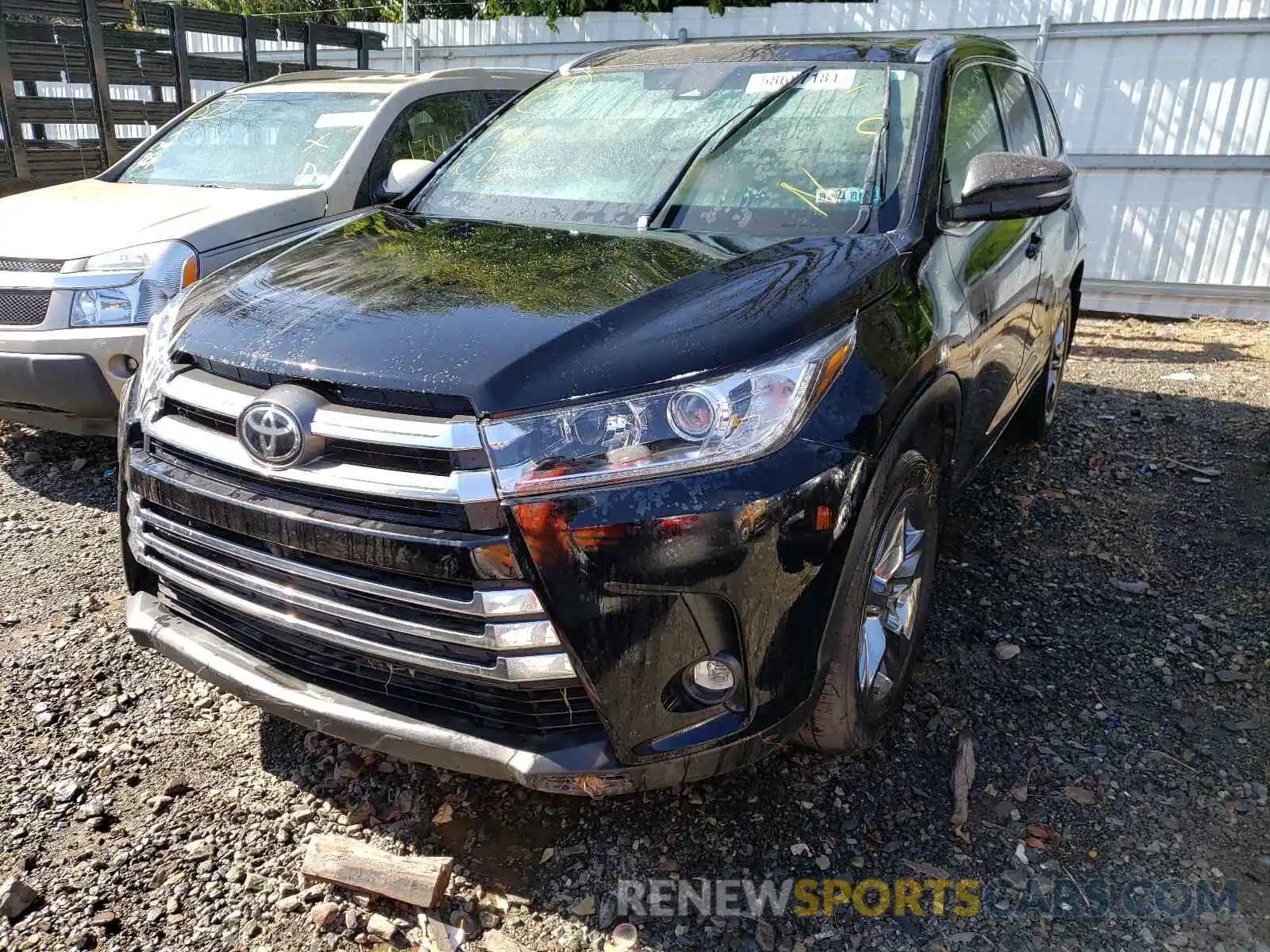 2 Photograph of a damaged car 5TDDZRFH2KS737774 TOYOTA HIGHLANDER 2019