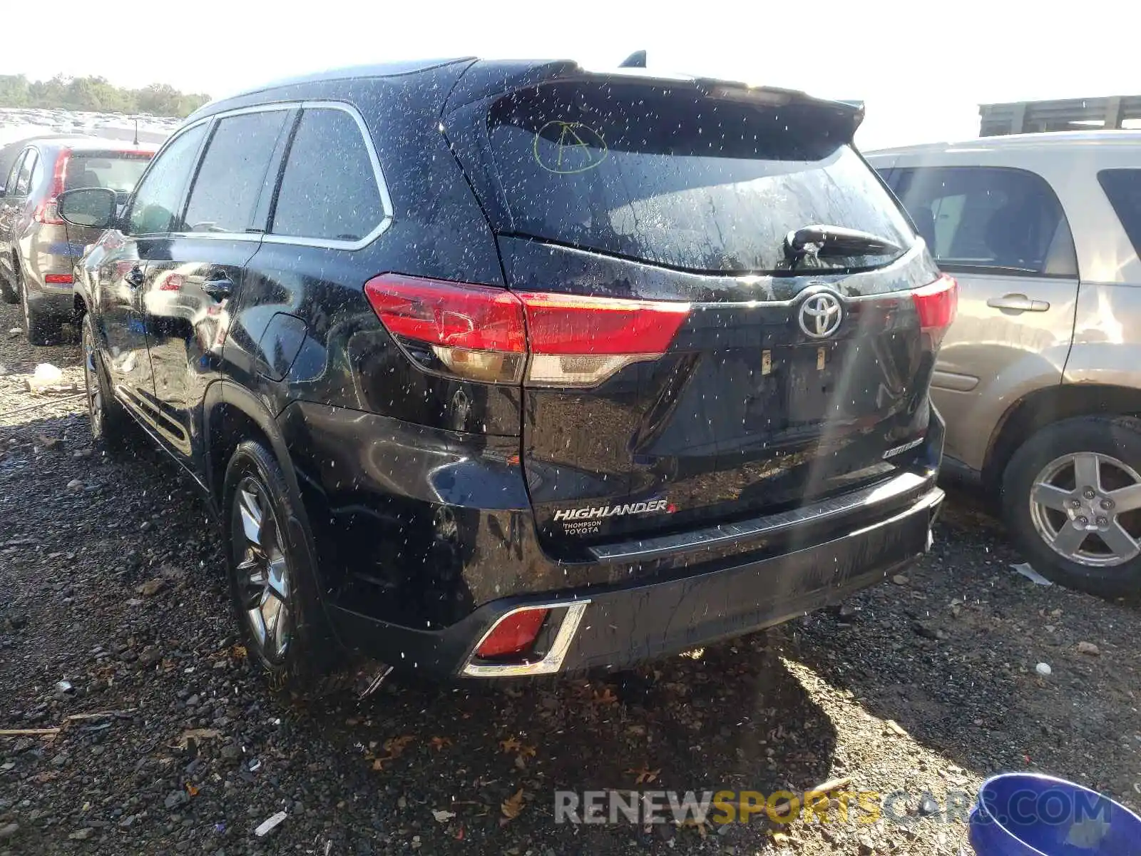 3 Photograph of a damaged car 5TDDZRFH2KS737774 TOYOTA HIGHLANDER 2019