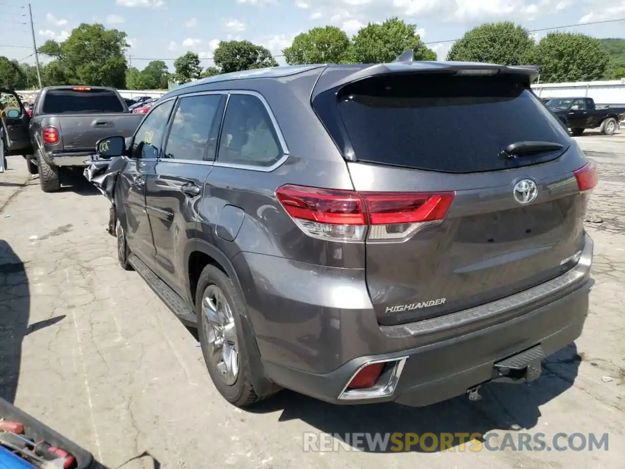 3 Photograph of a damaged car 5TDDZRFH2KS739931 TOYOTA HIGHLANDER 2019