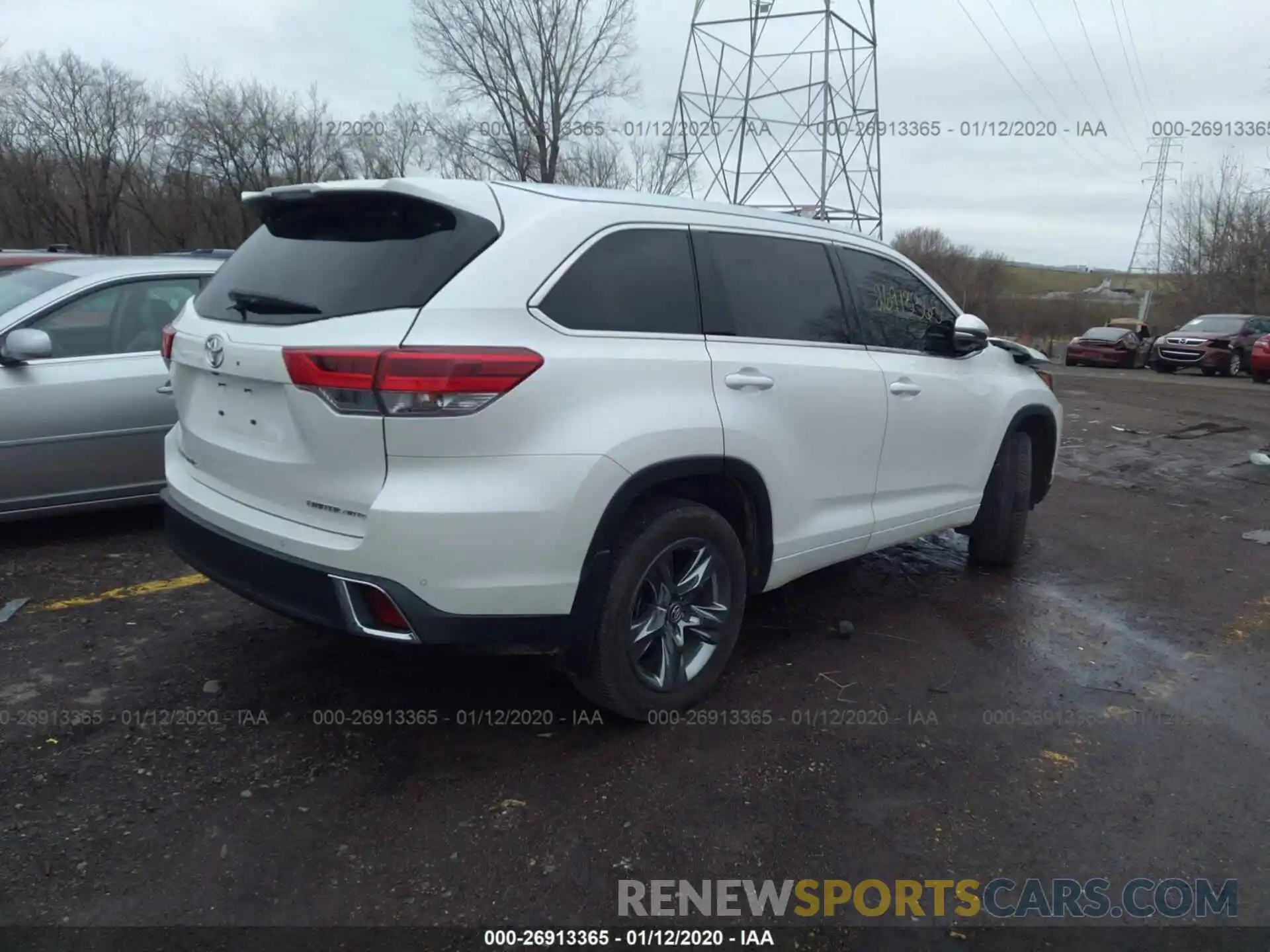 4 Photograph of a damaged car 5TDDZRFH2KS915943 TOYOTA HIGHLANDER 2019