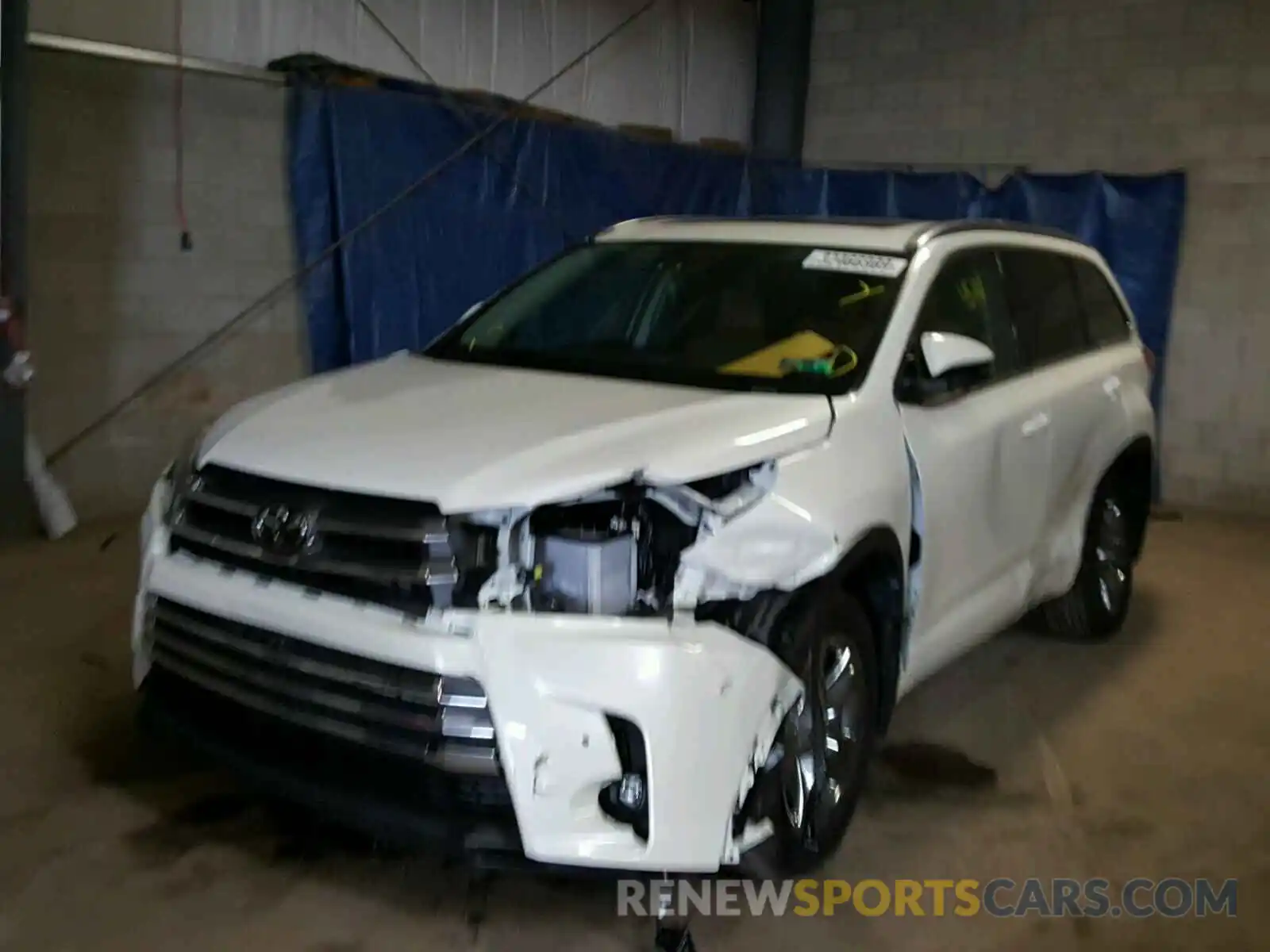 2 Photograph of a damaged car 5TDDZRFH2KS925260 TOYOTA HIGHLANDER 2019