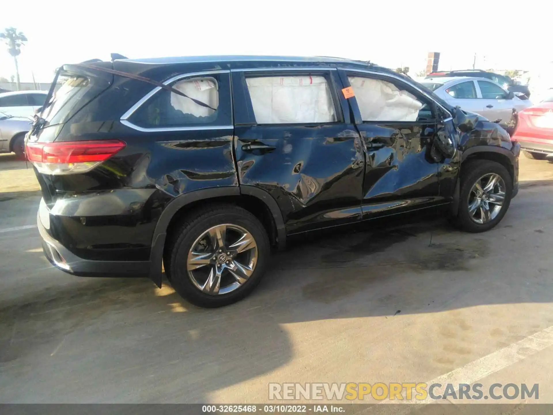 4 Photograph of a damaged car 5TDDZRFH2KS926103 TOYOTA HIGHLANDER 2019