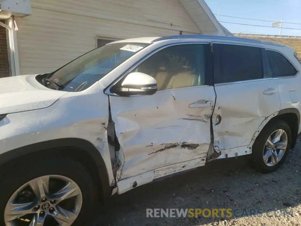 9 Photograph of a damaged car 5TDDZRFH2KS927820 TOYOTA HIGHLANDER 2019