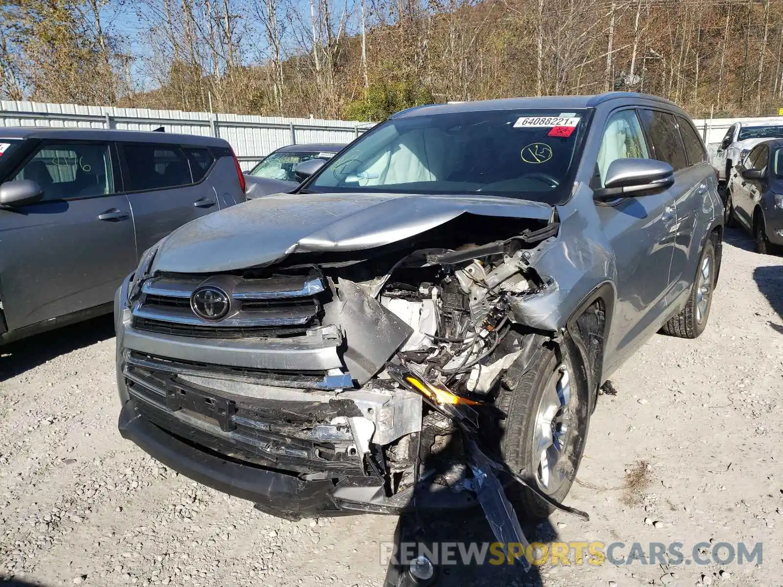 2 Photograph of a damaged car 5TDDZRFH2KS931821 TOYOTA HIGHLANDER 2019