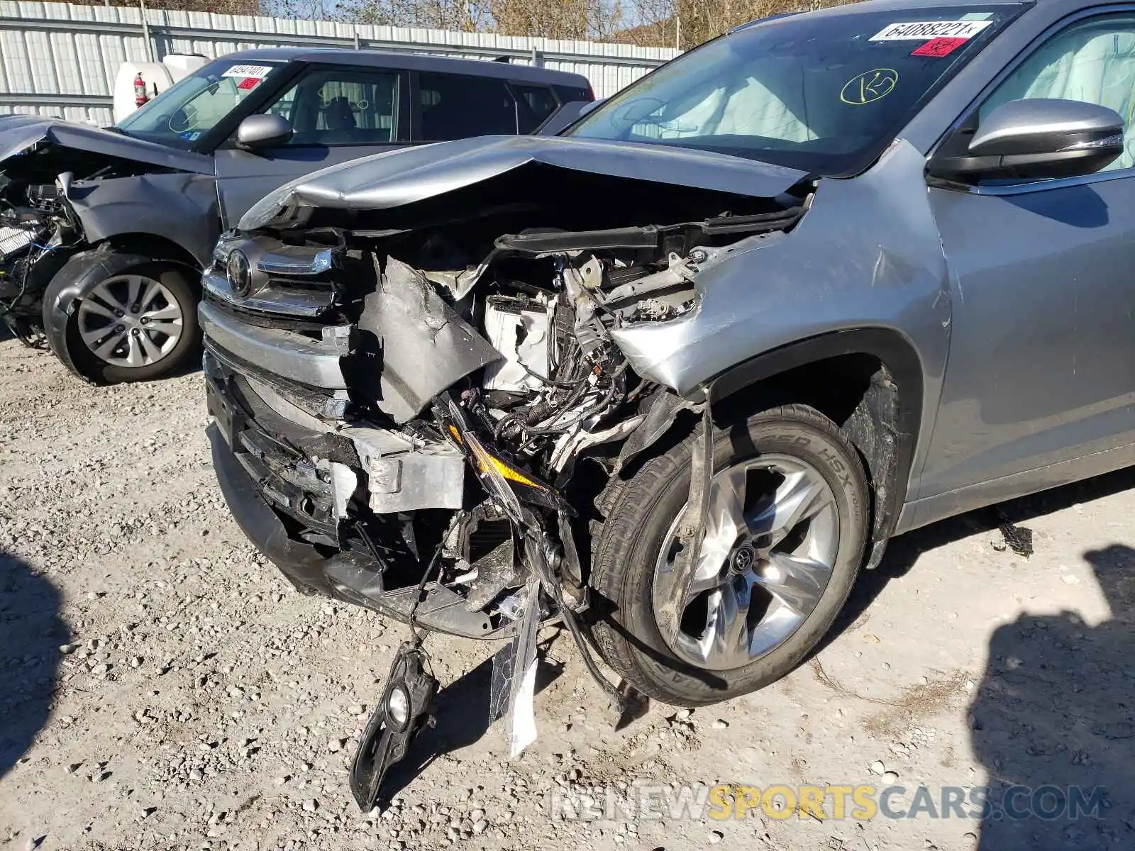 9 Photograph of a damaged car 5TDDZRFH2KS931821 TOYOTA HIGHLANDER 2019