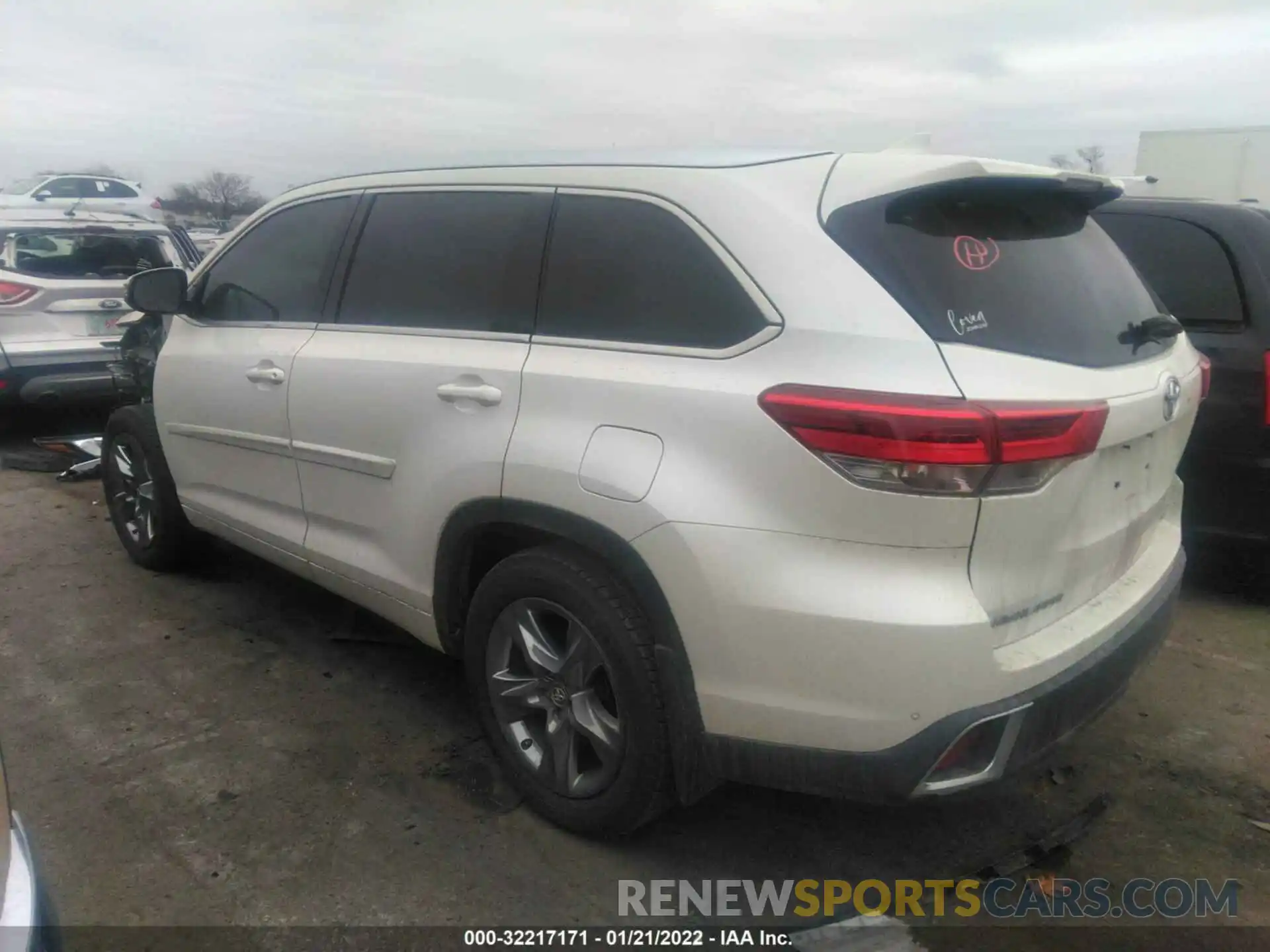 3 Photograph of a damaged car 5TDDZRFH2KS937943 TOYOTA HIGHLANDER 2019