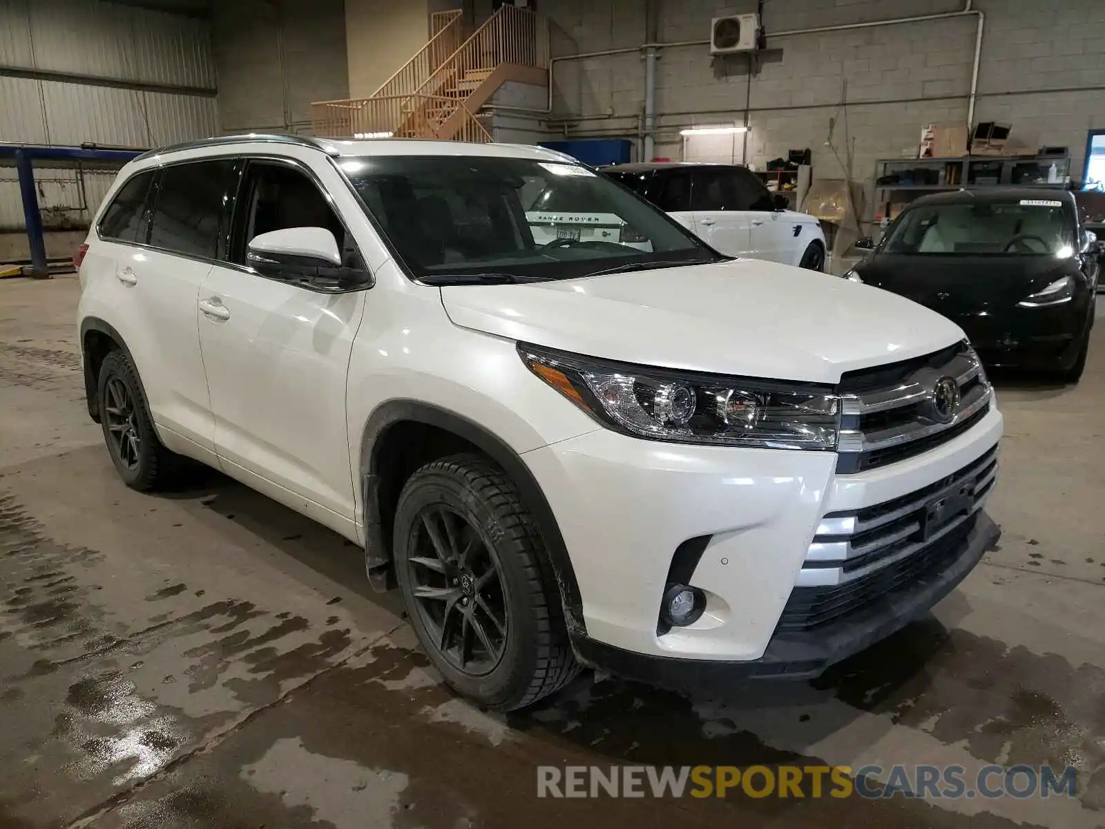 1 Photograph of a damaged car 5TDDZRFH2KS940826 TOYOTA HIGHLANDER 2019