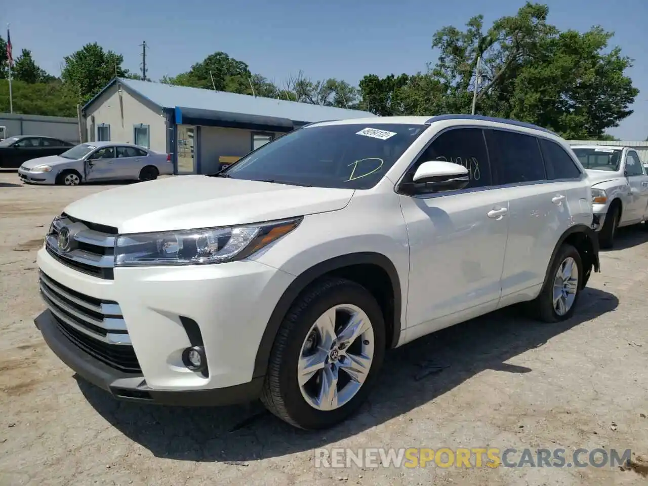 2 Photograph of a damaged car 5TDDZRFH2KS942785 TOYOTA HIGHLANDER 2019