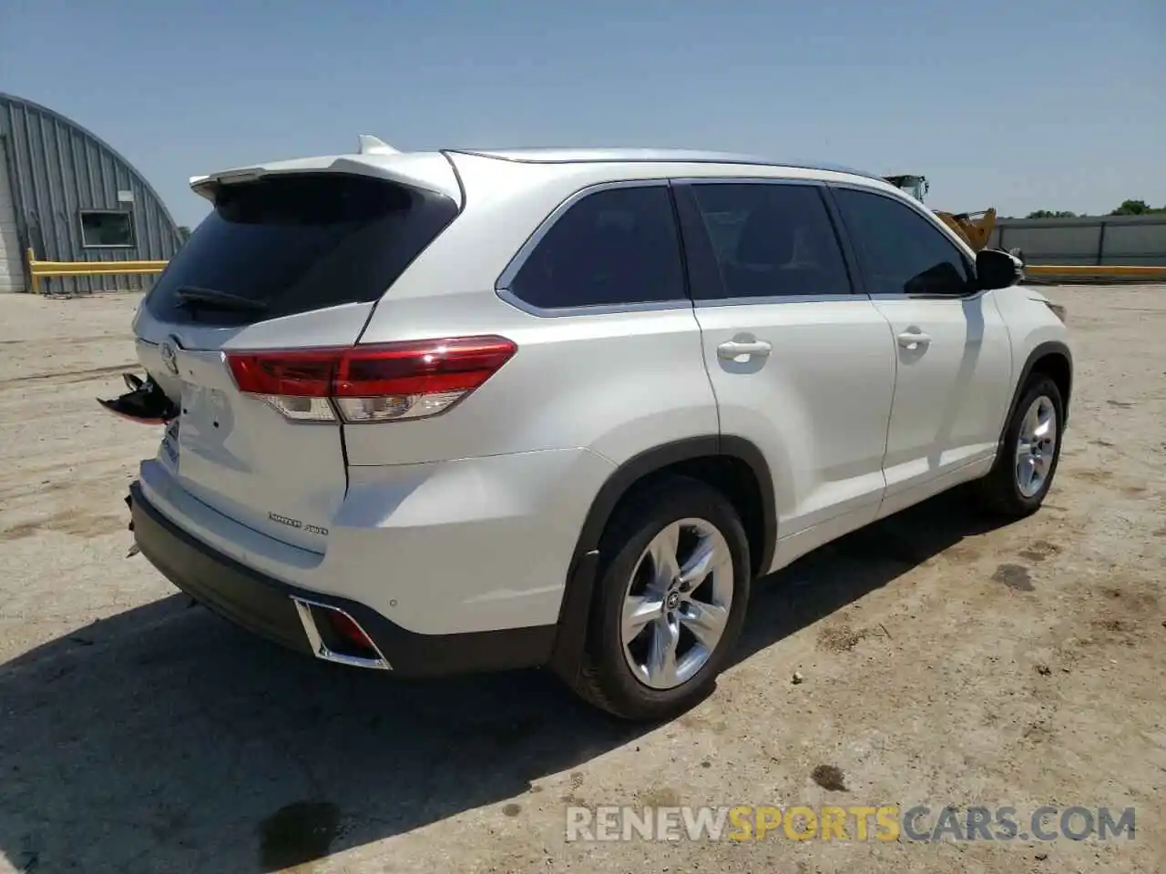 4 Photograph of a damaged car 5TDDZRFH2KS942785 TOYOTA HIGHLANDER 2019