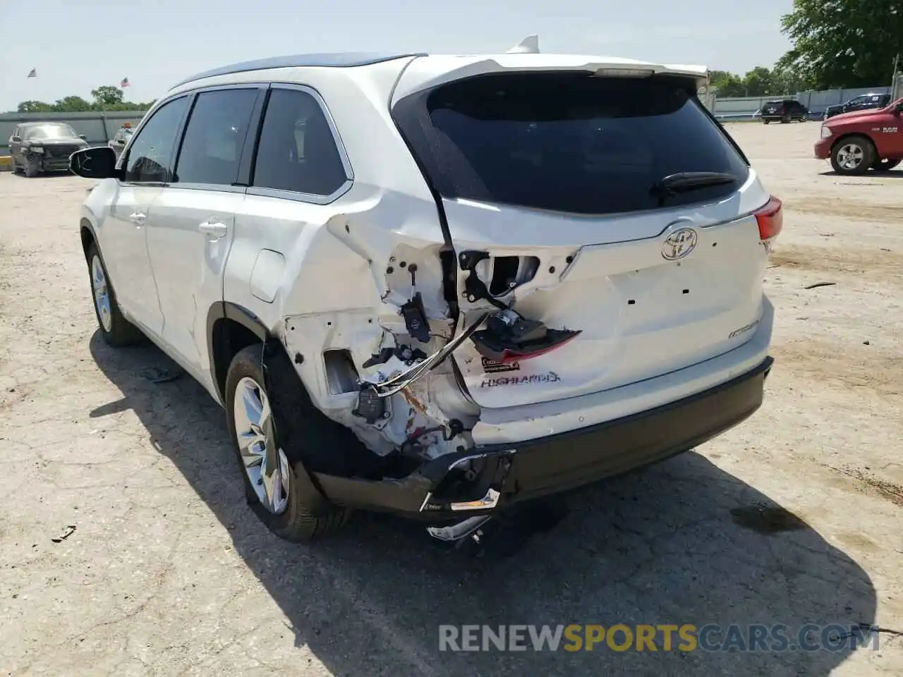 9 Photograph of a damaged car 5TDDZRFH2KS942785 TOYOTA HIGHLANDER 2019