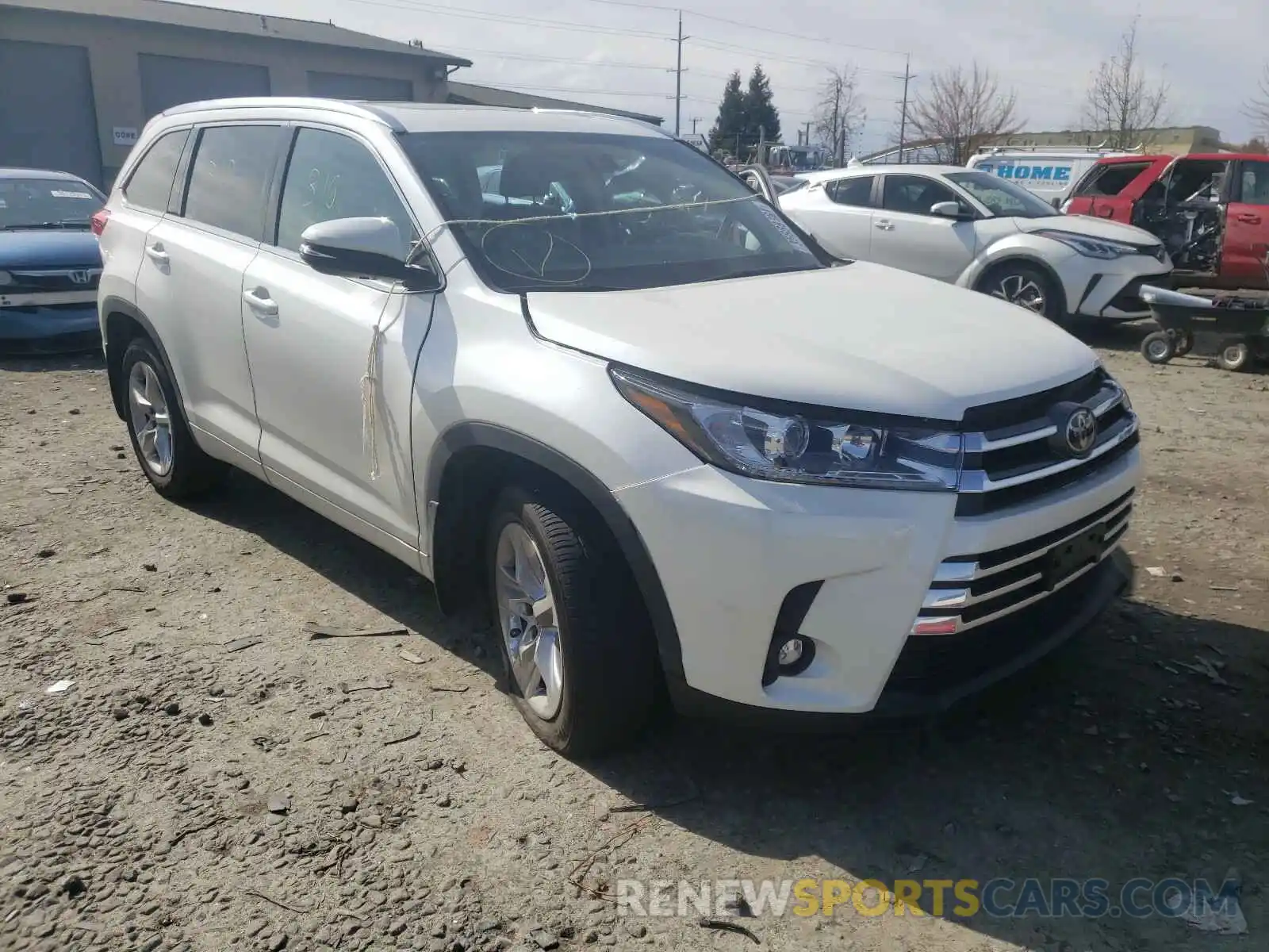 1 Photograph of a damaged car 5TDDZRFH2KS946223 TOYOTA HIGHLANDER 2019