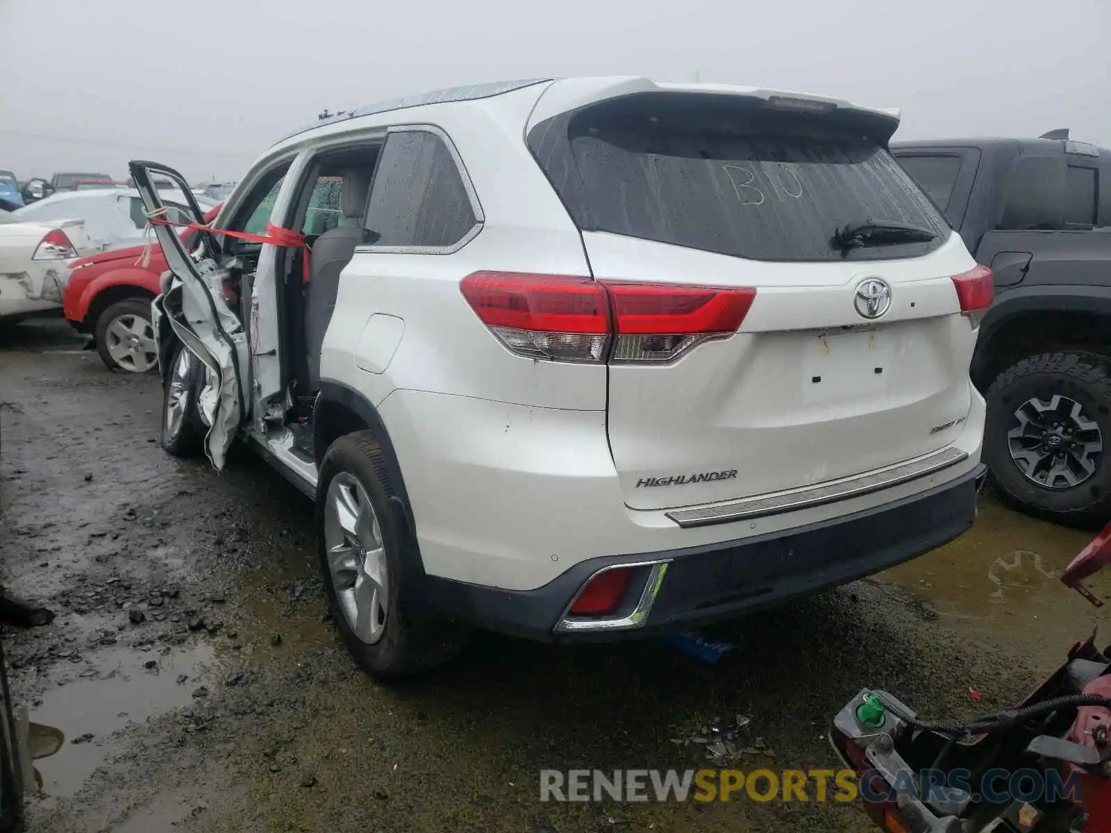 3 Photograph of a damaged car 5TDDZRFH2KS946223 TOYOTA HIGHLANDER 2019