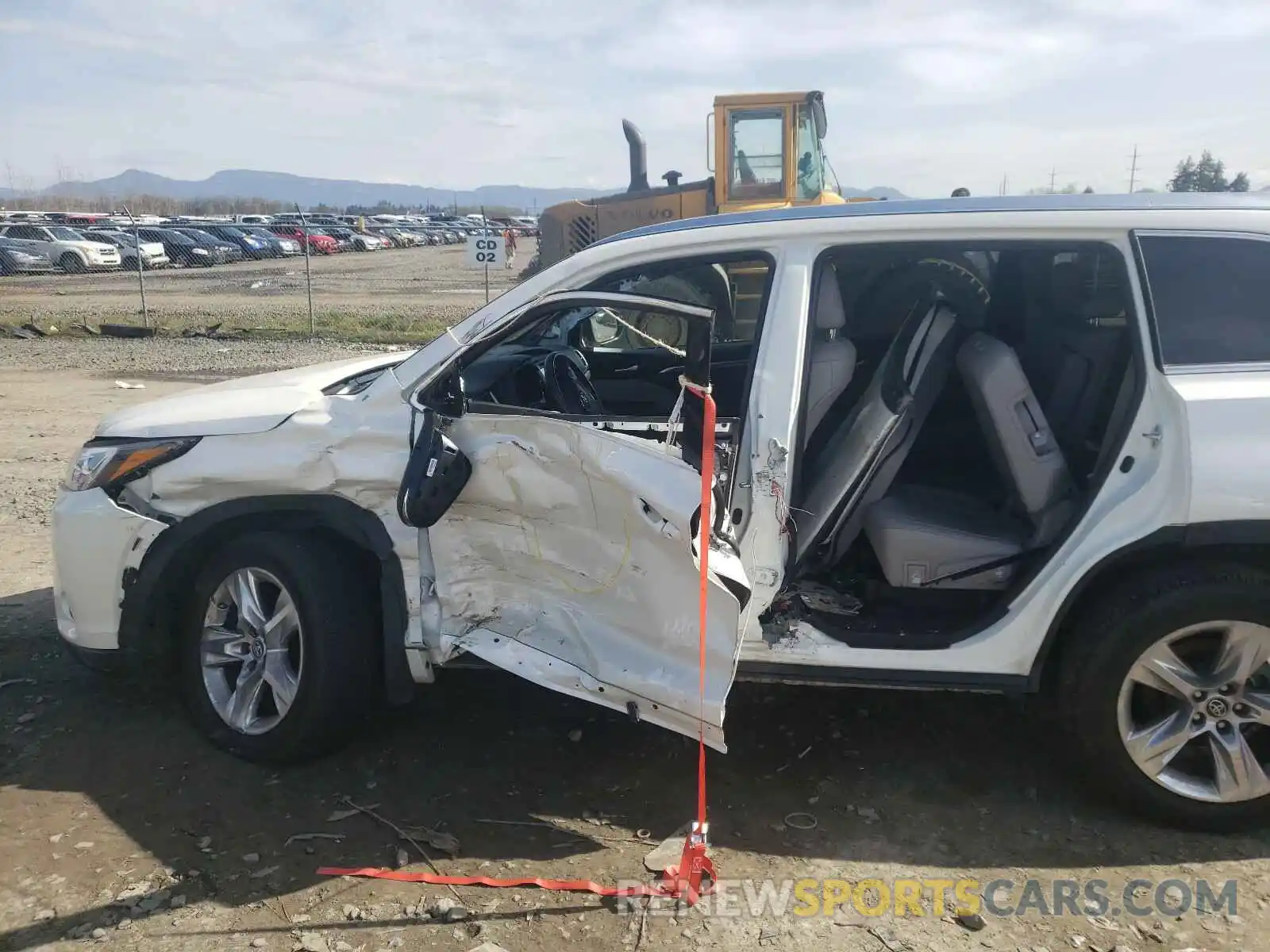 9 Photograph of a damaged car 5TDDZRFH2KS946223 TOYOTA HIGHLANDER 2019