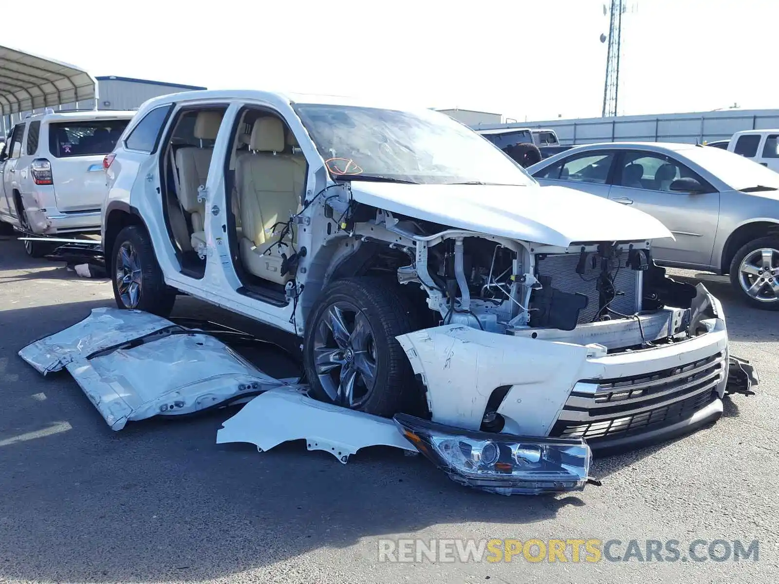 1 Photograph of a damaged car 5TDDZRFH2KS954936 TOYOTA HIGHLANDER 2019