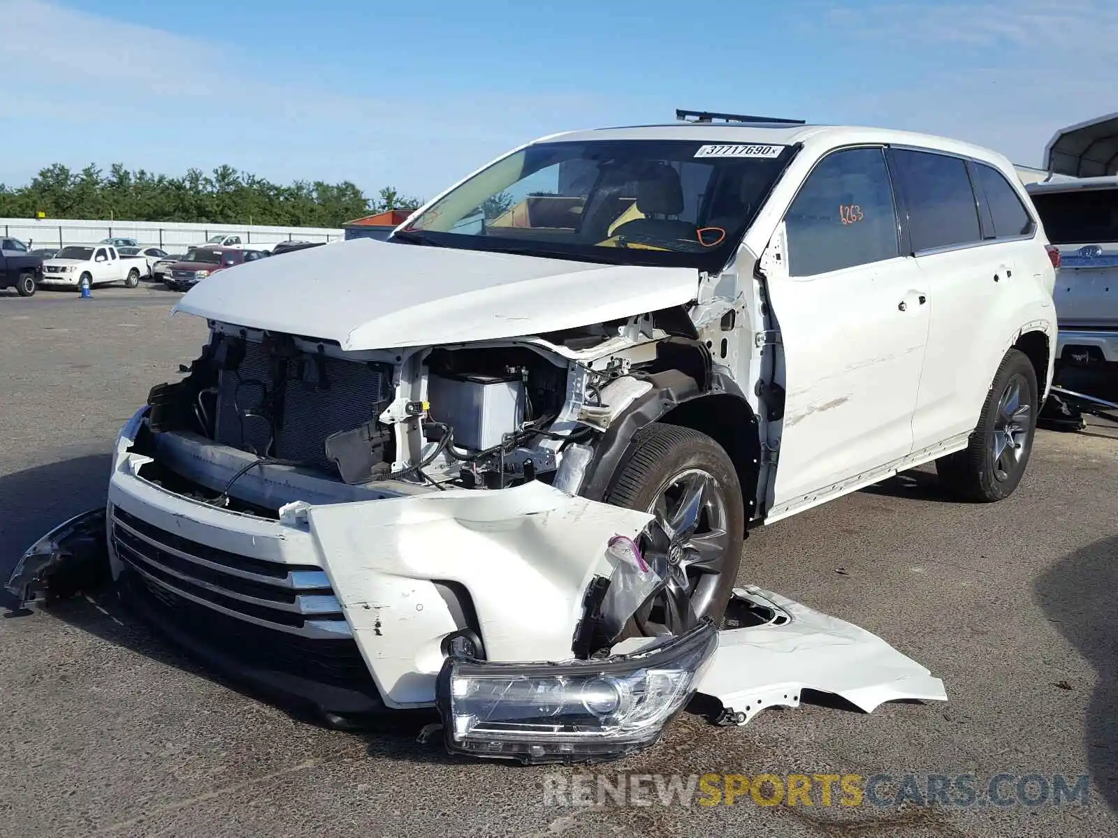 2 Photograph of a damaged car 5TDDZRFH2KS954936 TOYOTA HIGHLANDER 2019