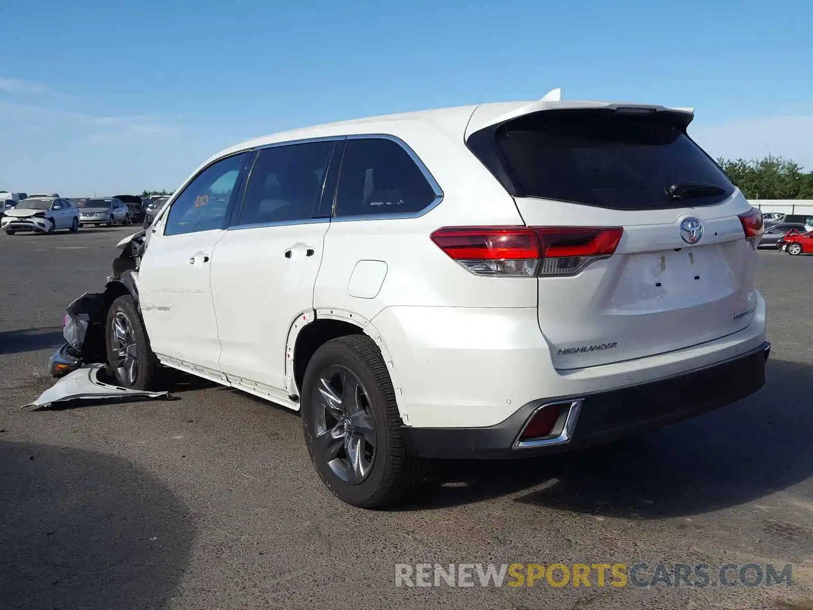 3 Photograph of a damaged car 5TDDZRFH2KS954936 TOYOTA HIGHLANDER 2019