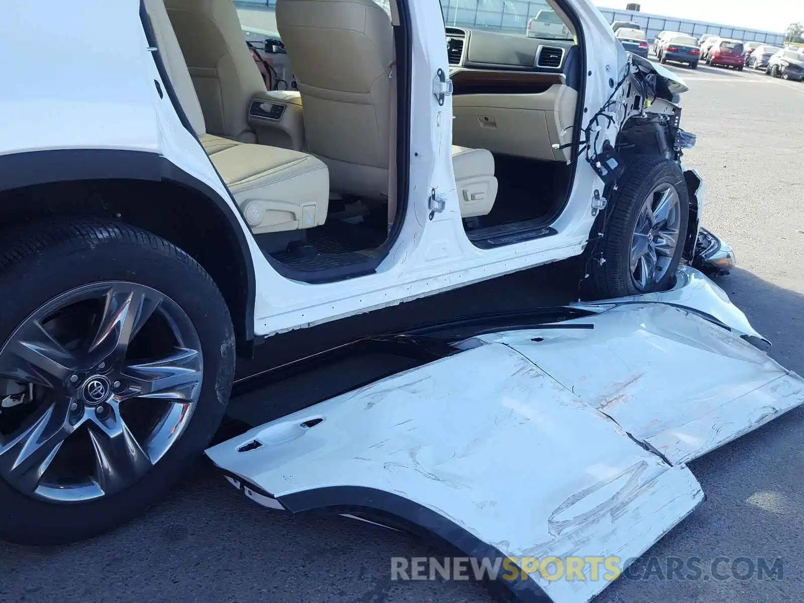 9 Photograph of a damaged car 5TDDZRFH2KS954936 TOYOTA HIGHLANDER 2019