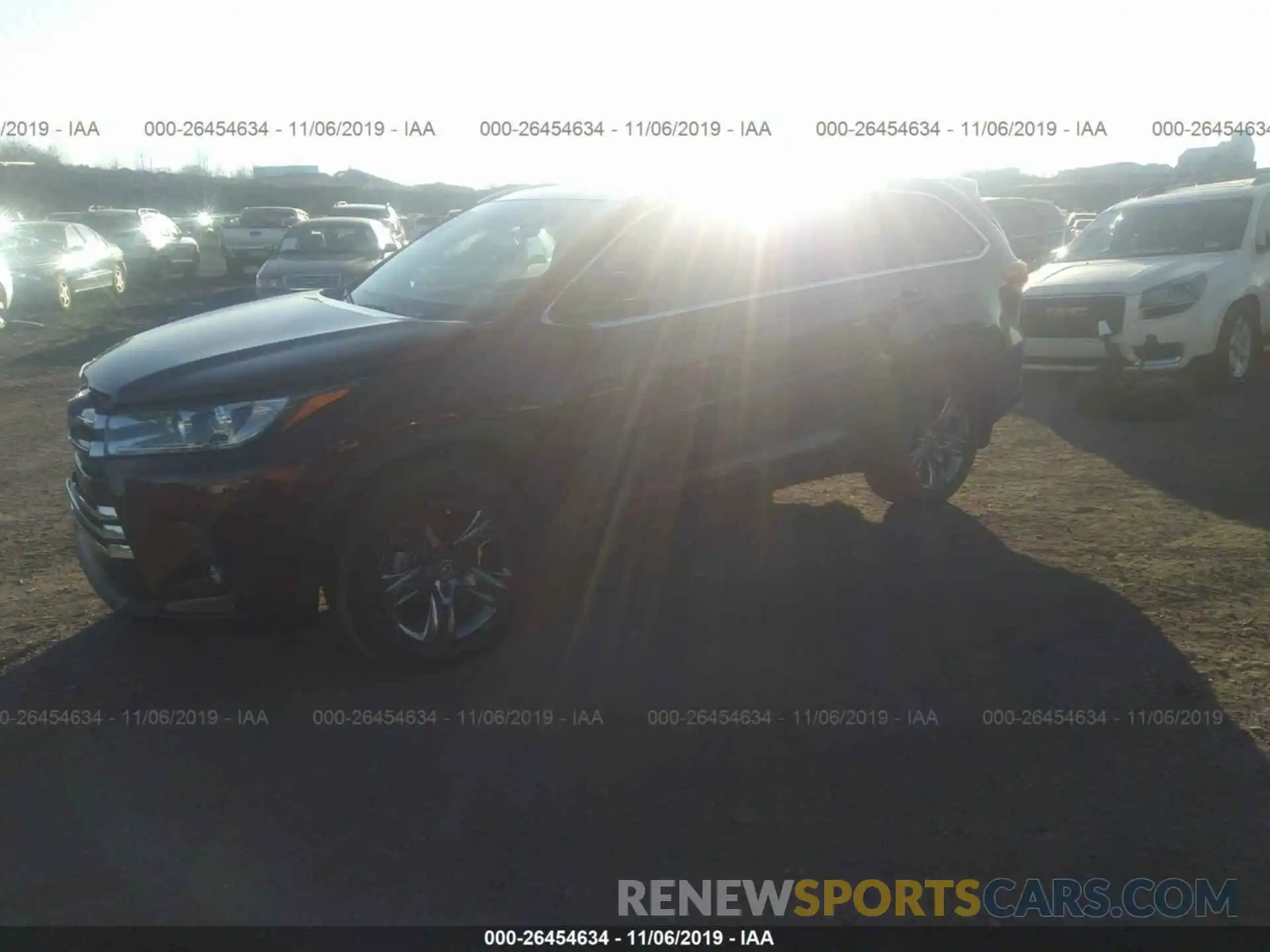 2 Photograph of a damaged car 5TDDZRFH2KS971042 TOYOTA HIGHLANDER 2019