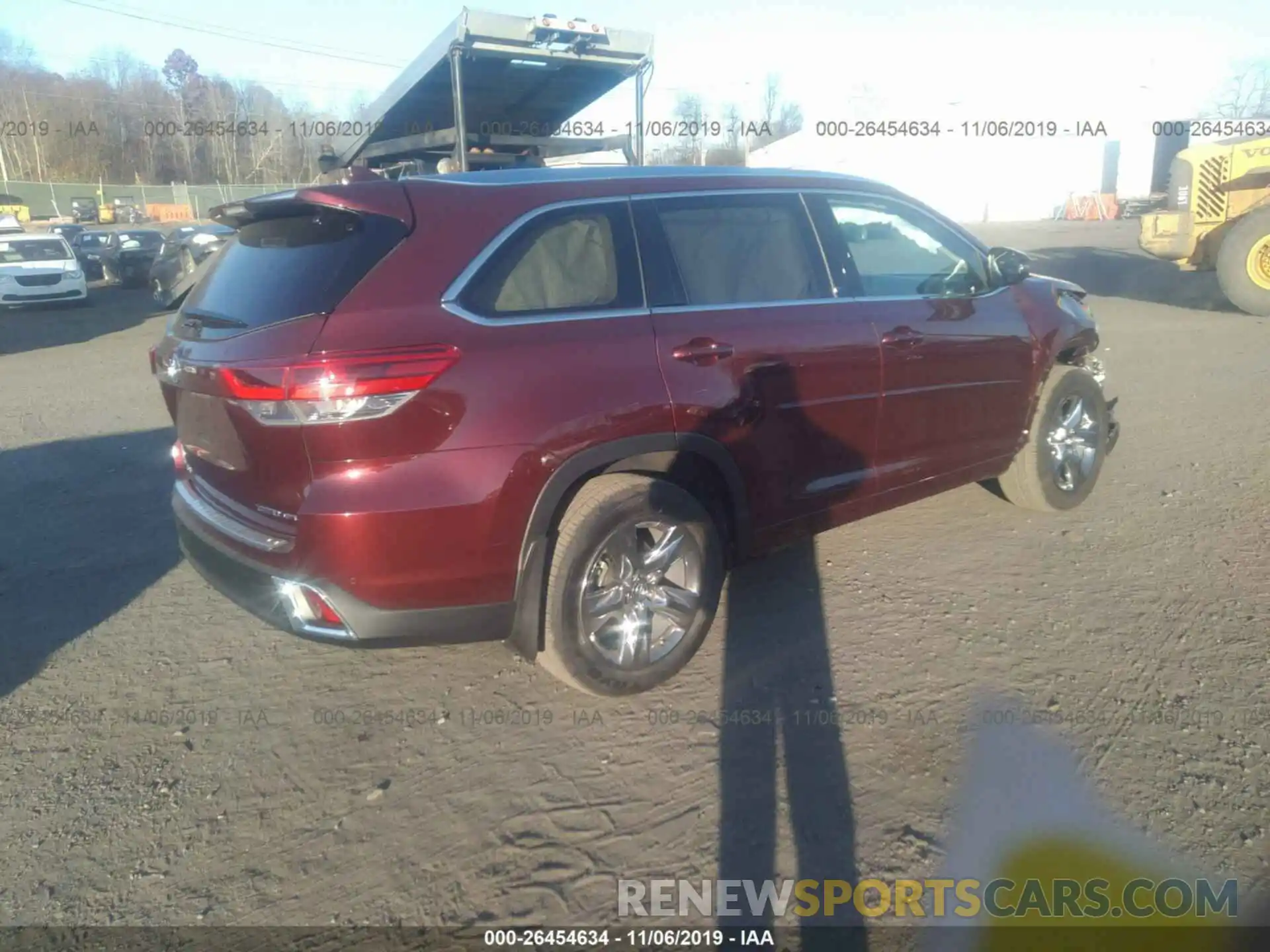 4 Photograph of a damaged car 5TDDZRFH2KS971042 TOYOTA HIGHLANDER 2019