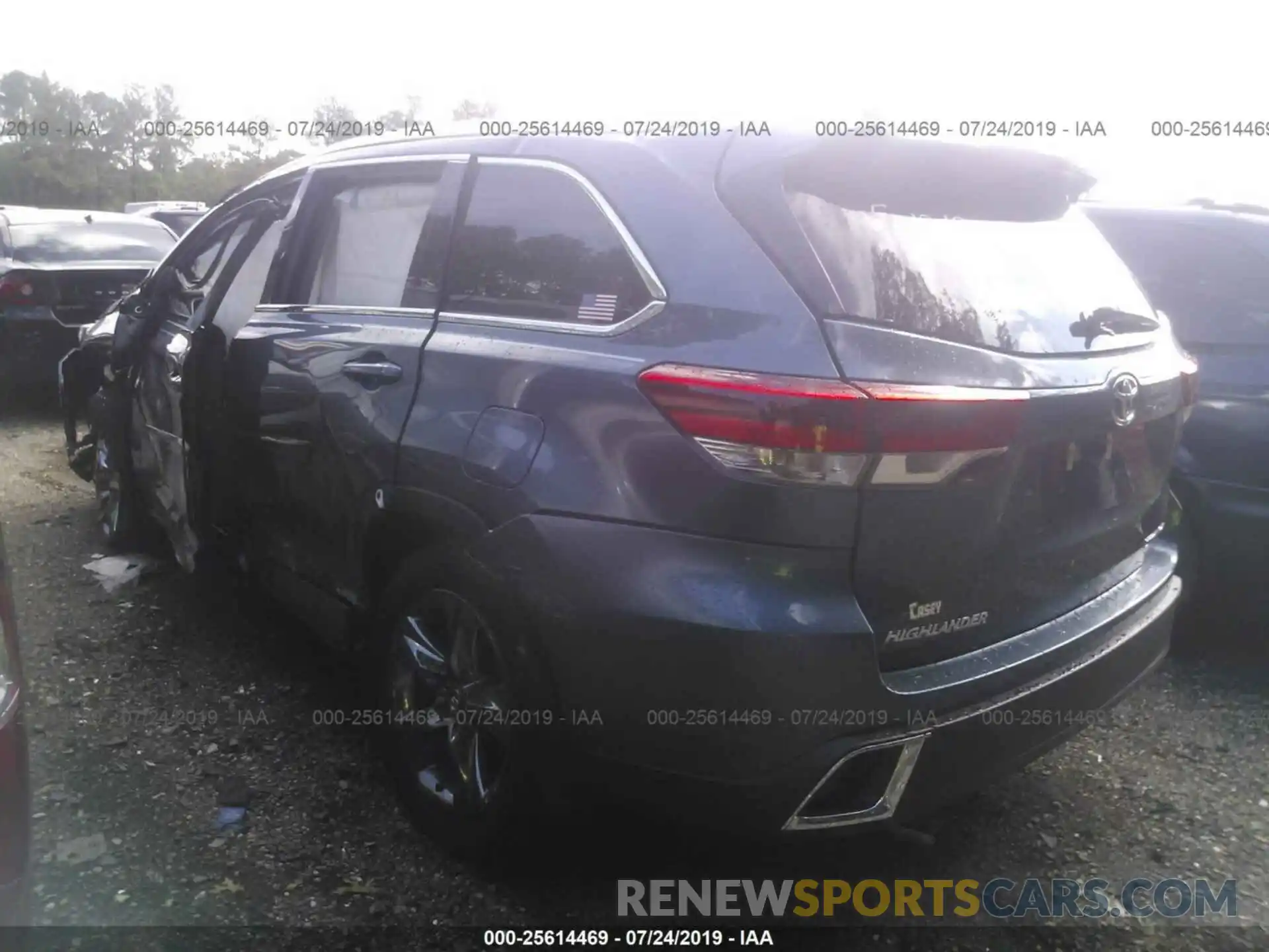 3 Photograph of a damaged car 5TDDZRFH2KS973521 TOYOTA HIGHLANDER 2019