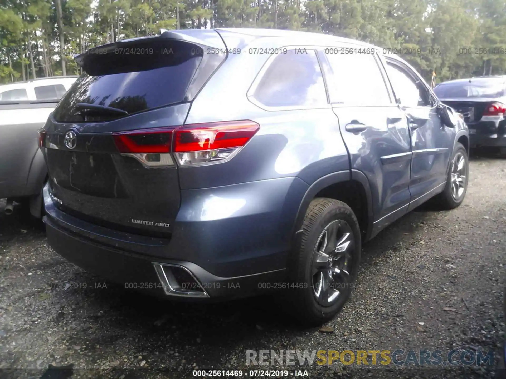 4 Photograph of a damaged car 5TDDZRFH2KS973521 TOYOTA HIGHLANDER 2019