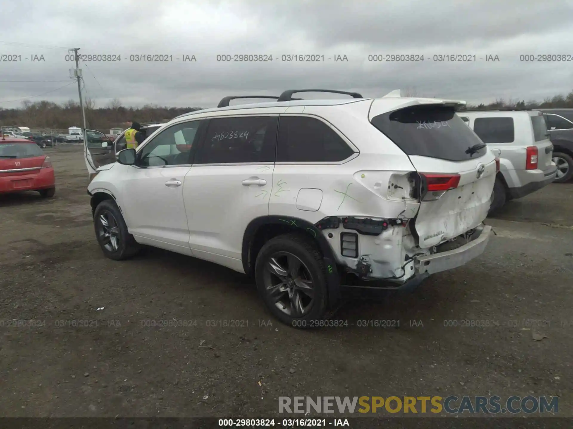 3 Photograph of a damaged car 5TDDZRFH2KS978198 TOYOTA HIGHLANDER 2019